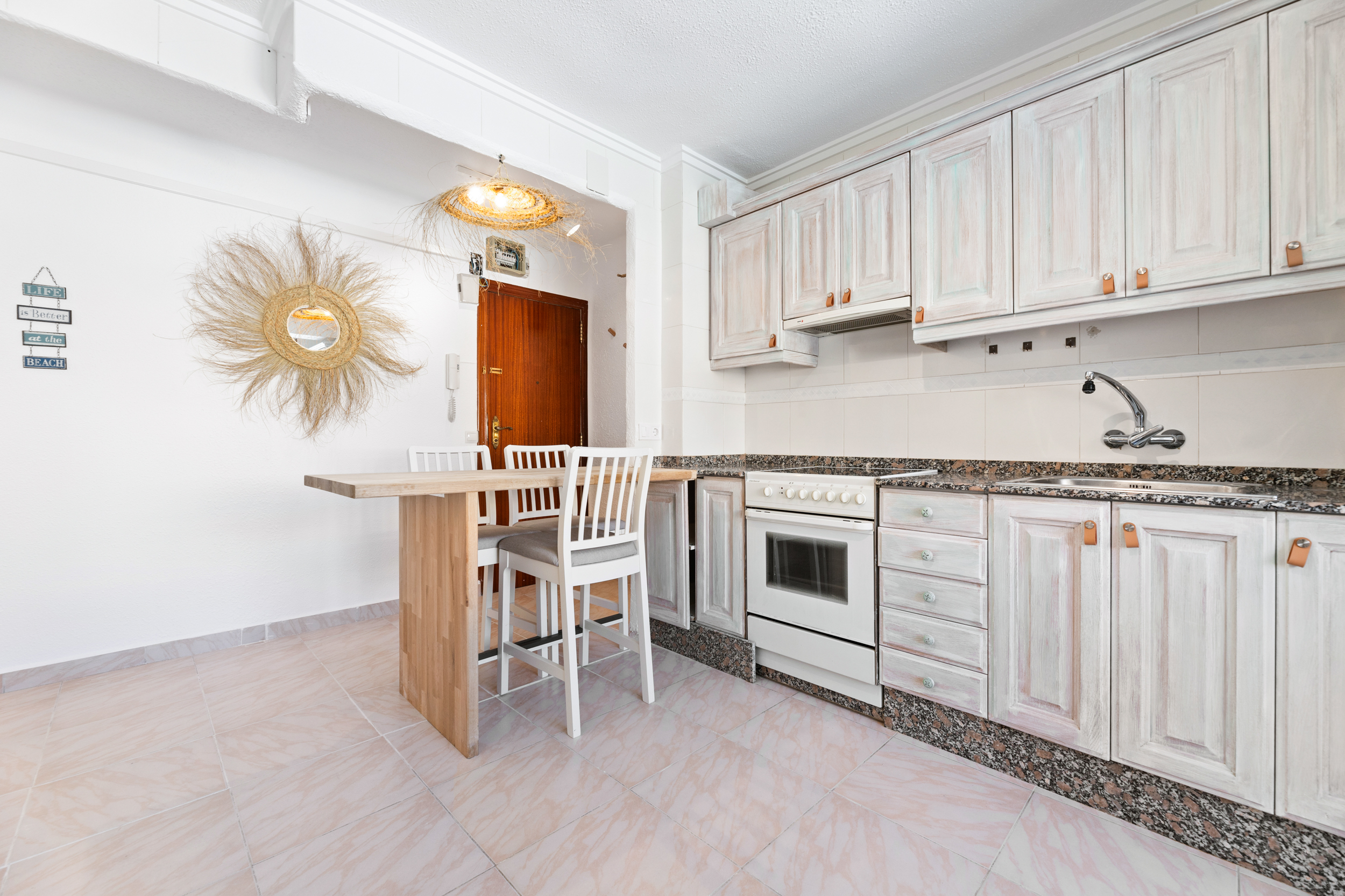 AVAILABLE FROM SEPTEMBER – 3-BEDROOM APARTMENT FOR SHORT STAY AT 10 LANZAROTE ST., POBLADOS MARITIMOS