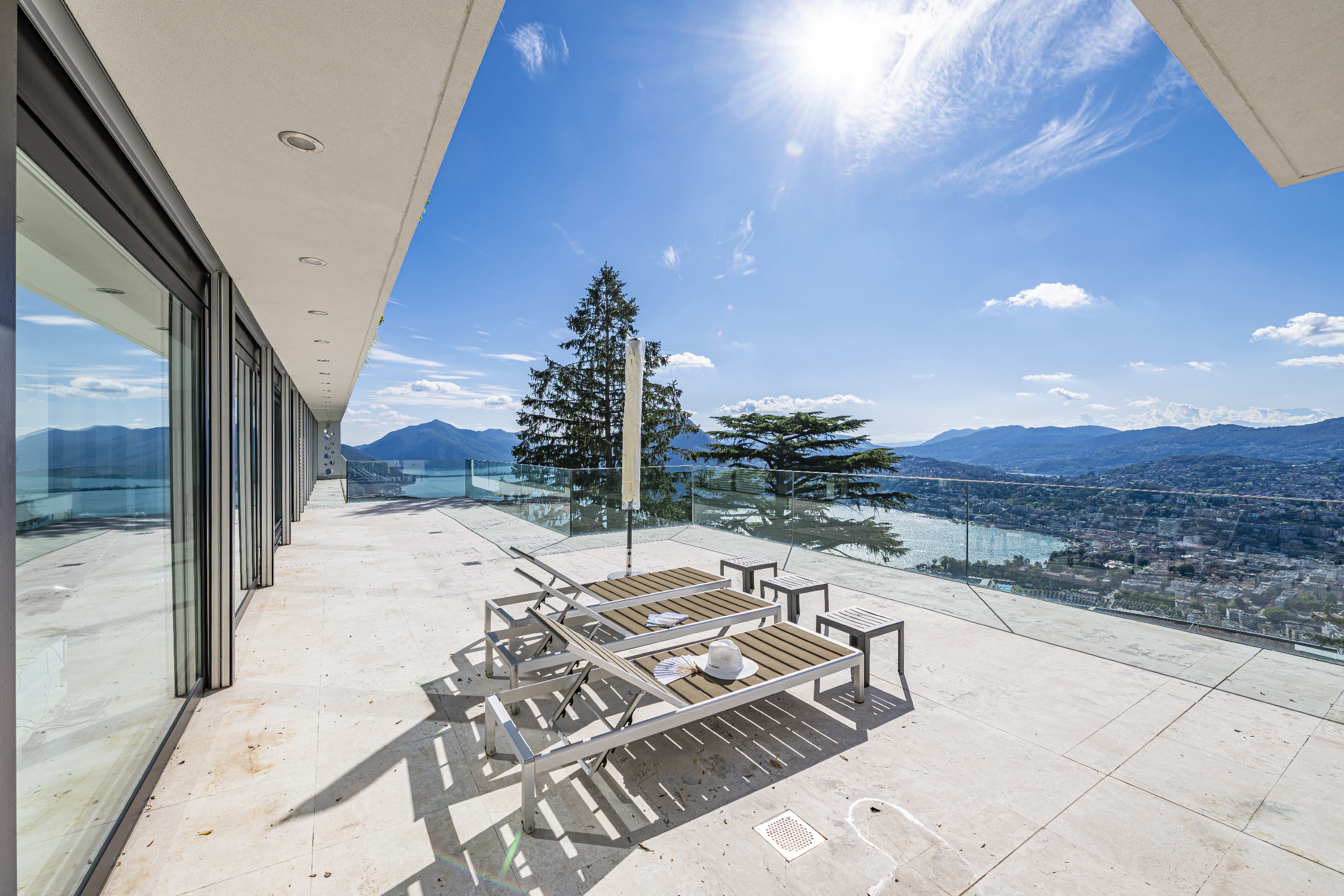 Dreamy duplex with lake views