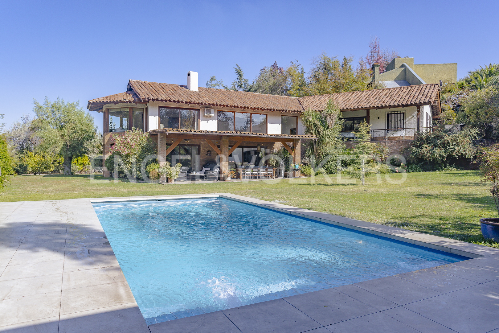 Casa con amplio terreno en Huinganal