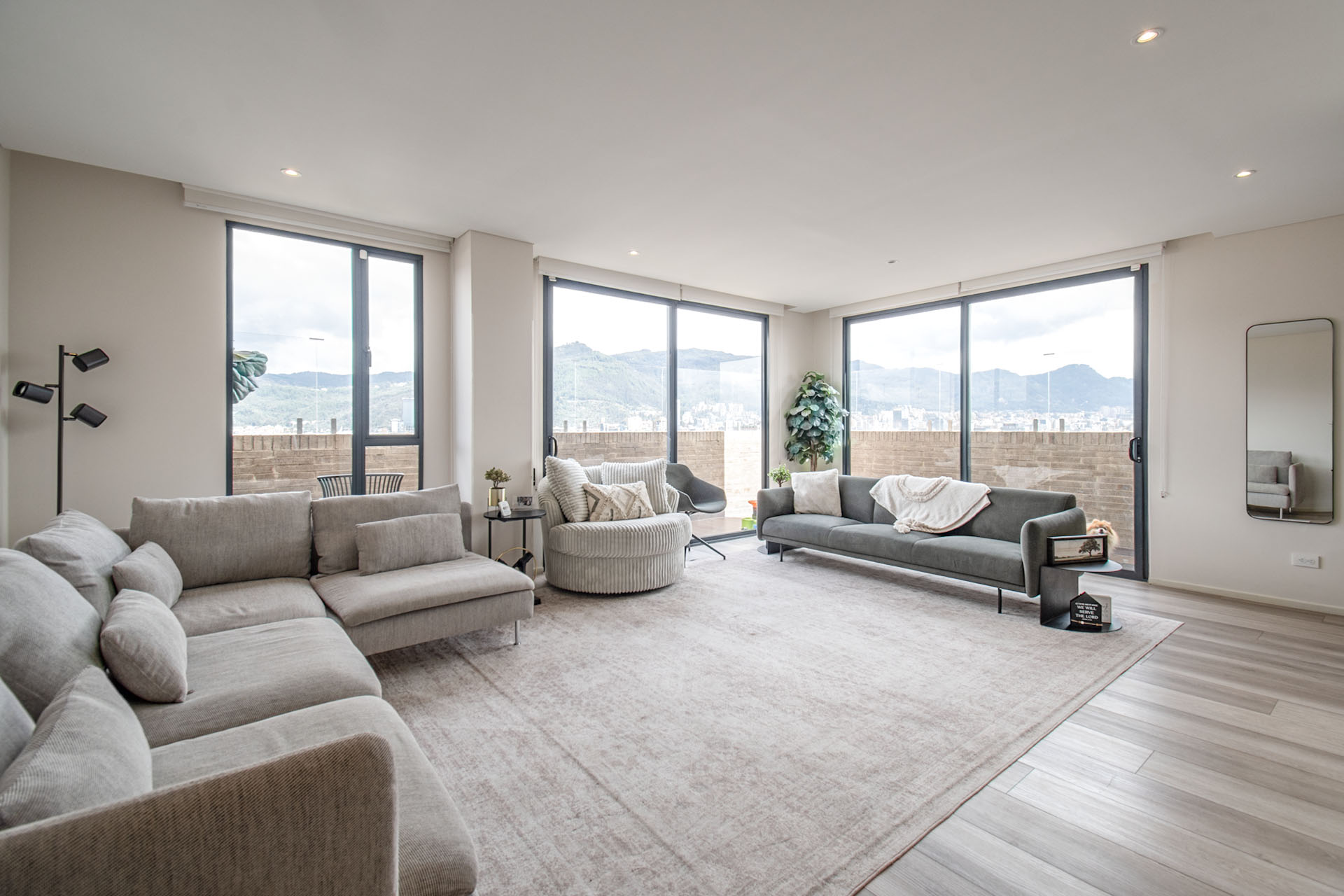 Penthouse con balcón y clubhouse para venta en Pasadena