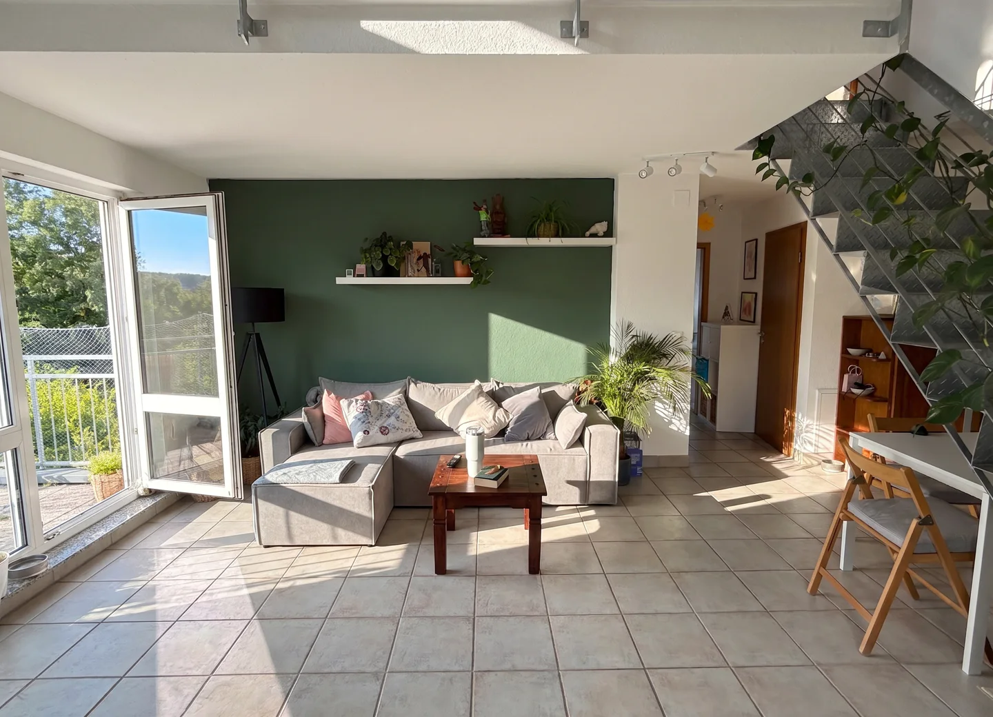Lichtdurchflutete Maisonette in gefragter Lage - Photo 1