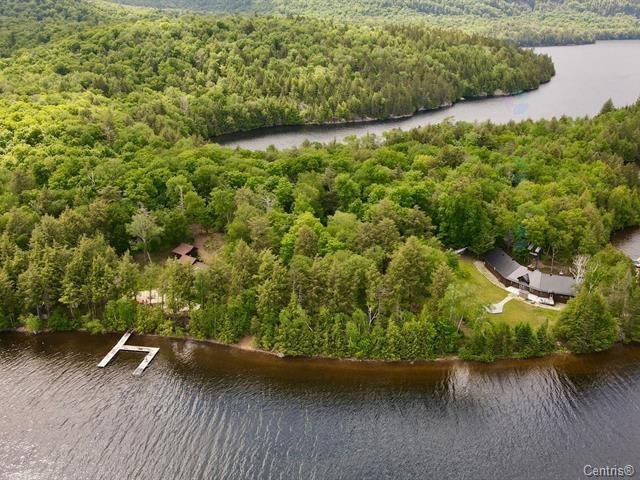 Magnificent log property on Lake Tremblant