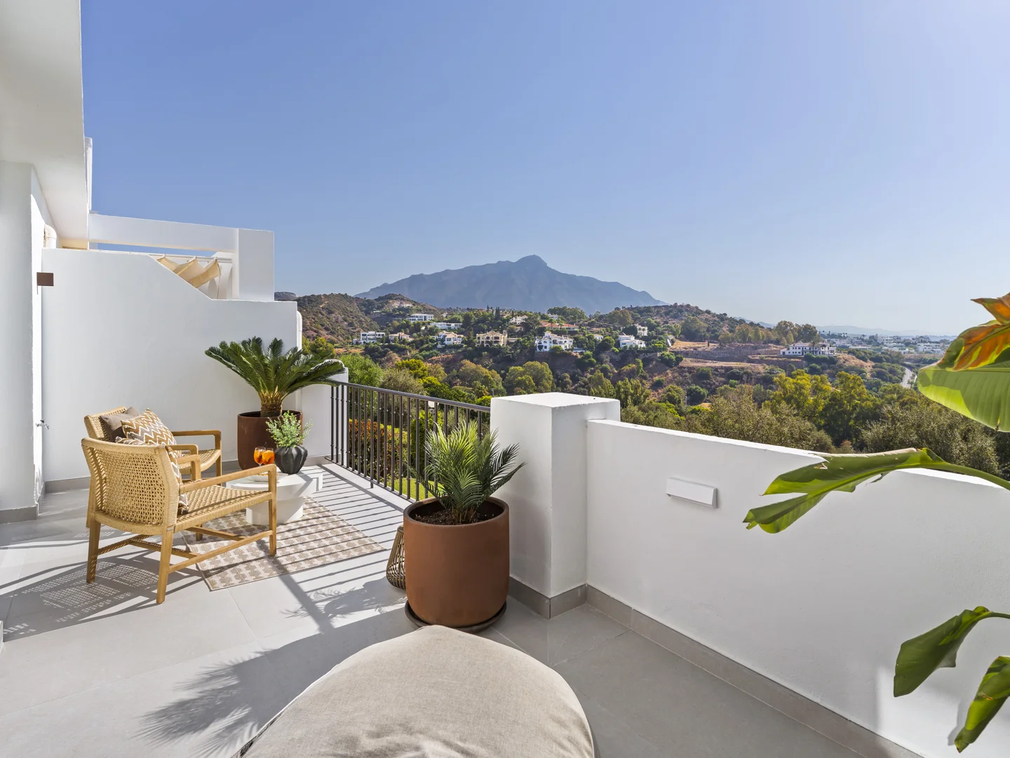 La Quinta: Refurbished townhouse with unparalleled views of the coast
