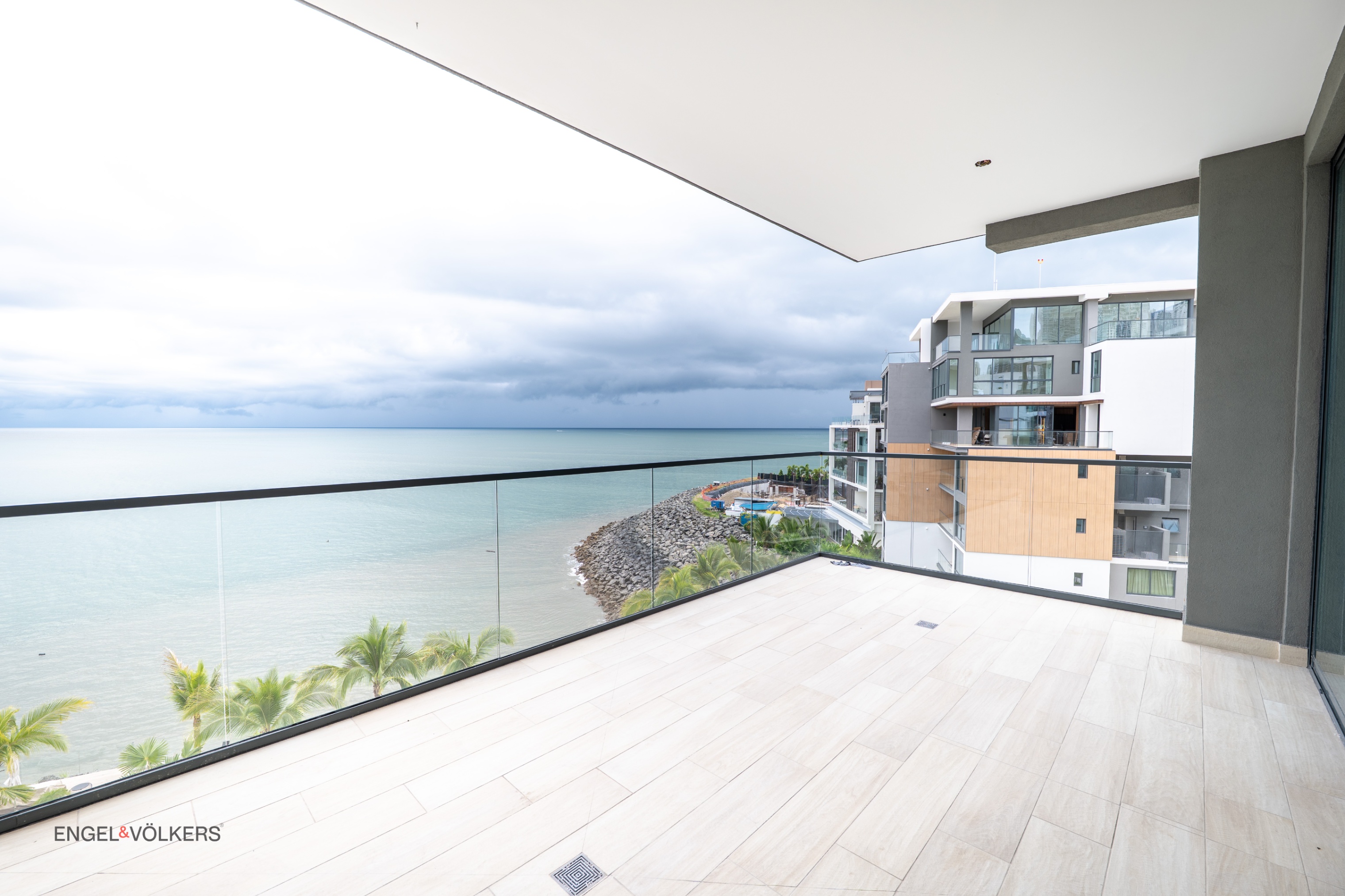 Oceanfront luxury at The Palms, Ocean Reef Islands – 2-beds