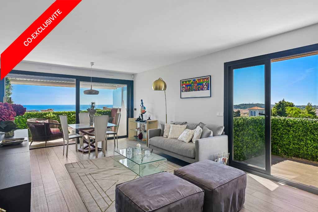 Antibes – Stunning top-floor corner 1-bedroom apartment with panoramic sea view
