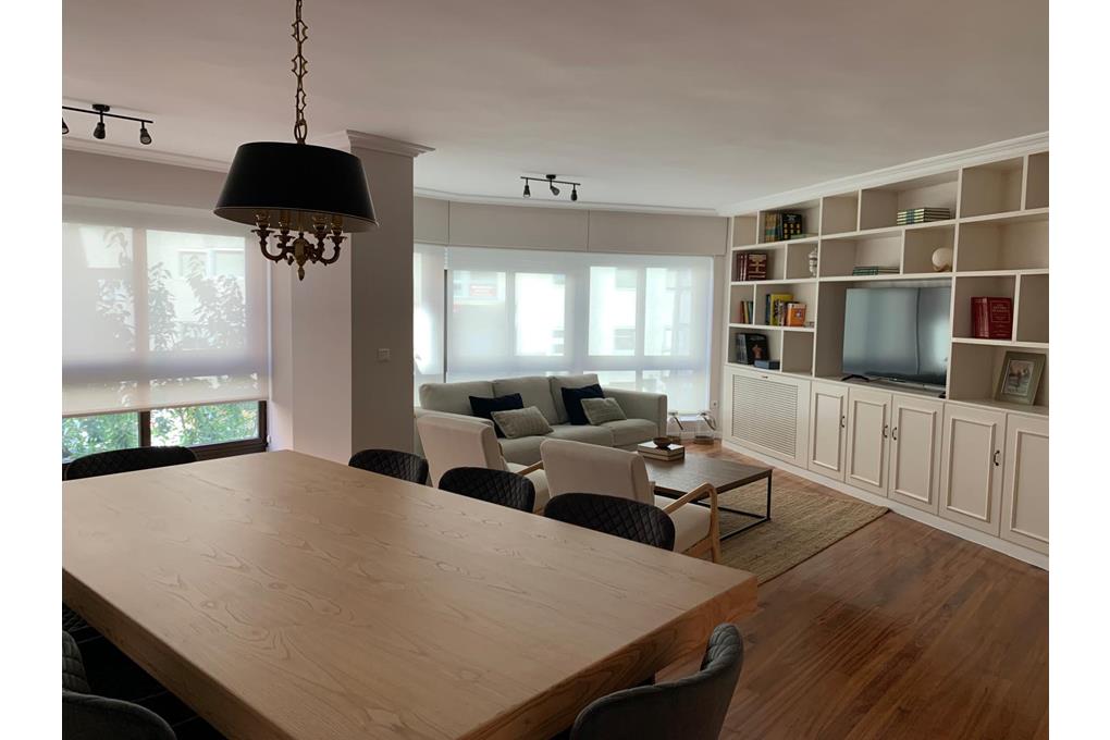 E&V sells a beautiful 191 m² apartment, move-in ready, in central Santiago de Compostela