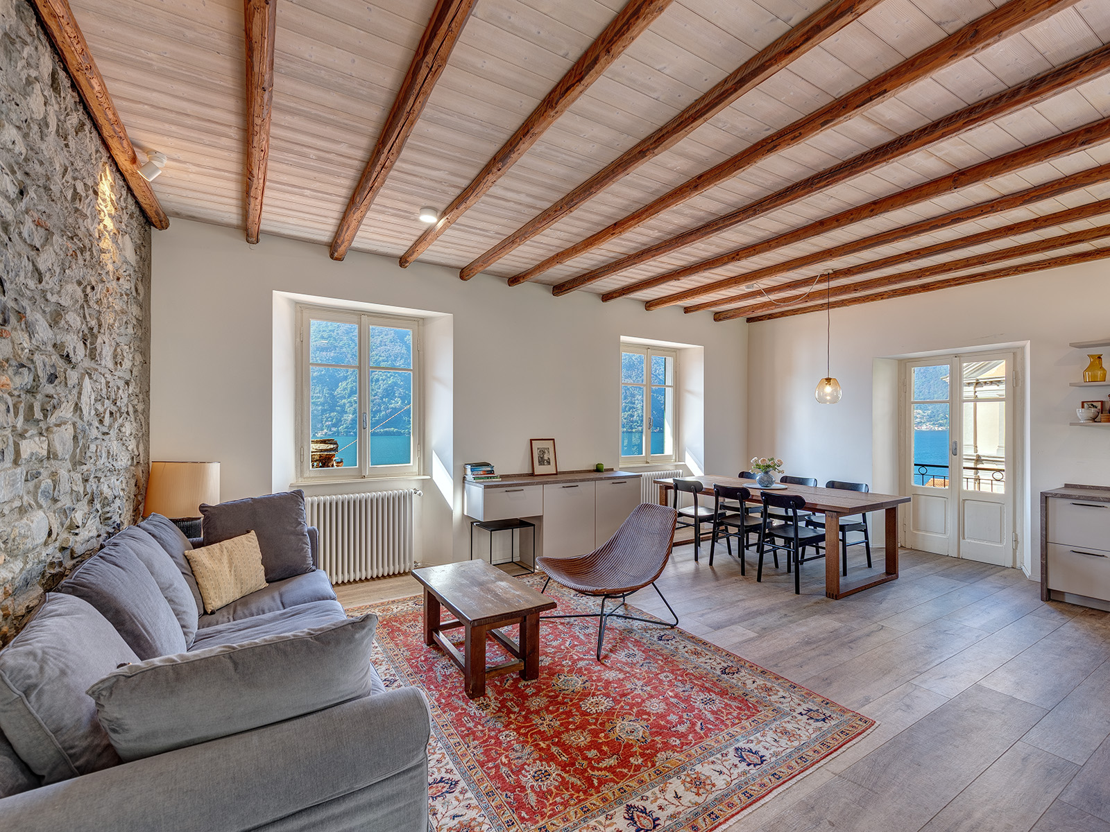 Charmantes, renoviertes Stadthaus-Apartment im historischen Ortskern von Nesso