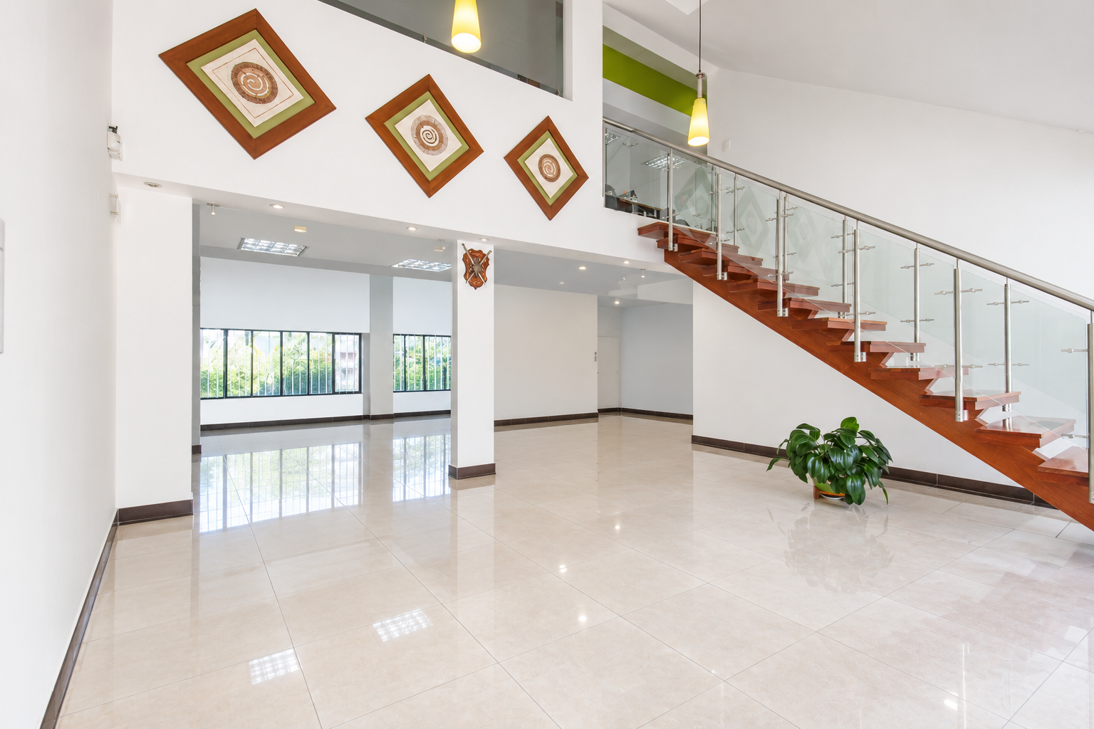 Amplia casa con terraza para venta en Morato.