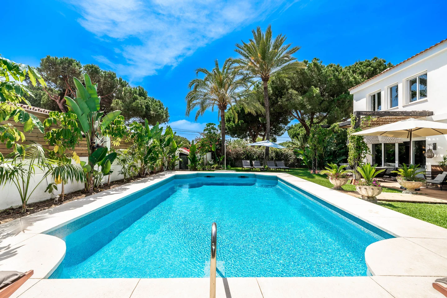 Marbesa: Impresionante Villa en exclusiva urbanización en la playa de Marbella