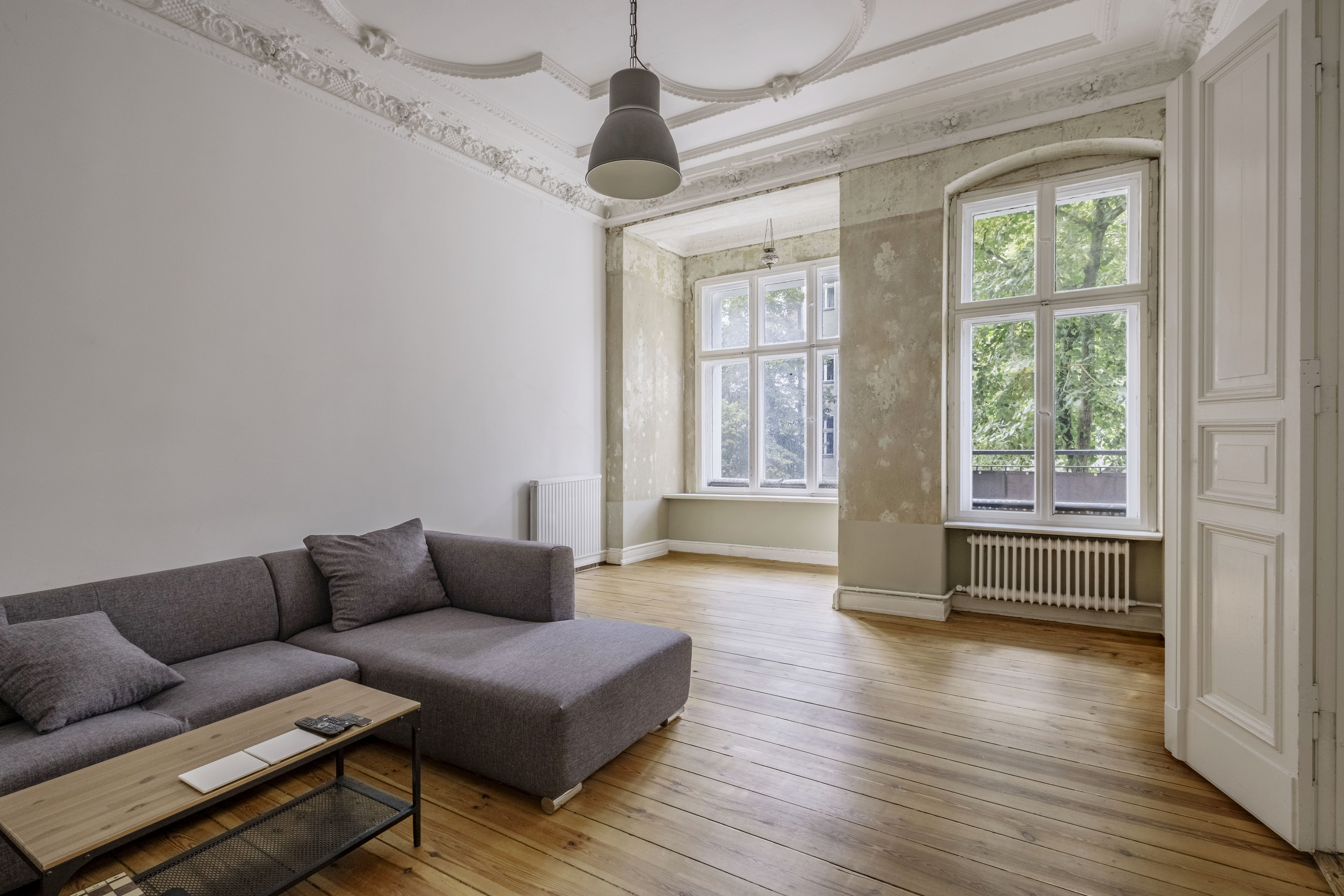 Charmante Altbauwohnung mit Balkon nahe des Viktoriaparks [KI-modifiziert]
