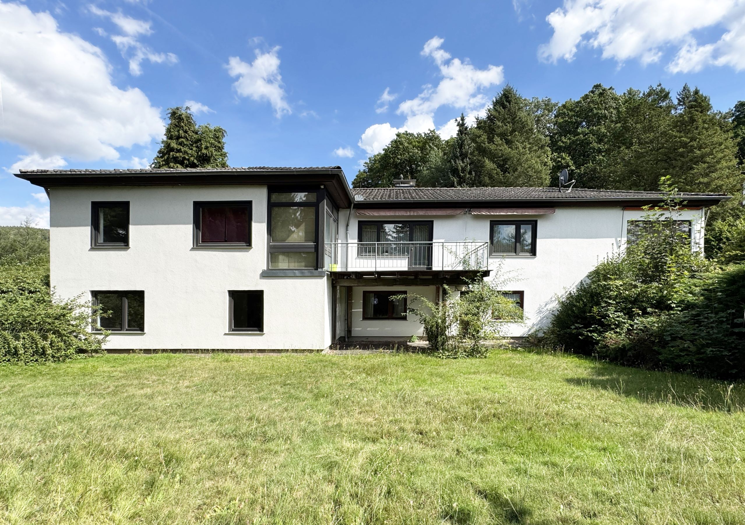 Vielseitiges Doppelhaus-Ensemble in idyllischer Lage!