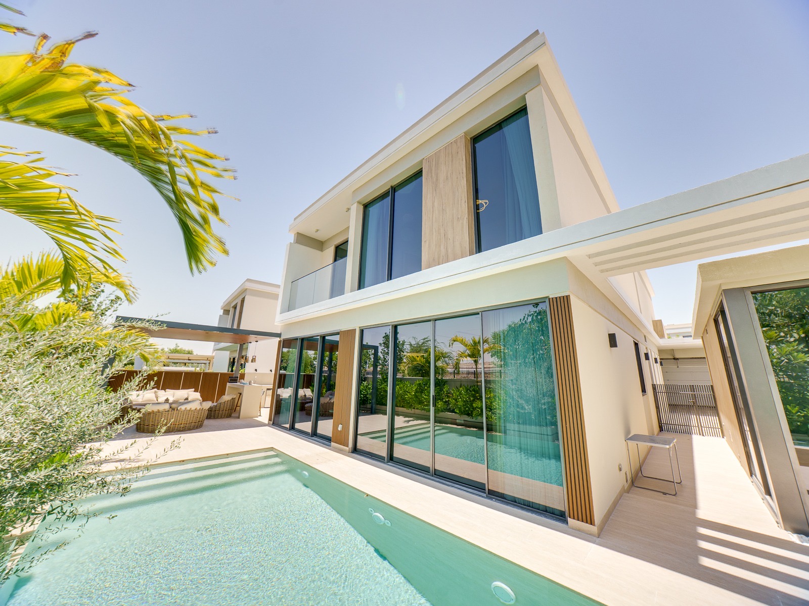 Fully Upgraded | Heated Pool & Jacuzzi | Extended