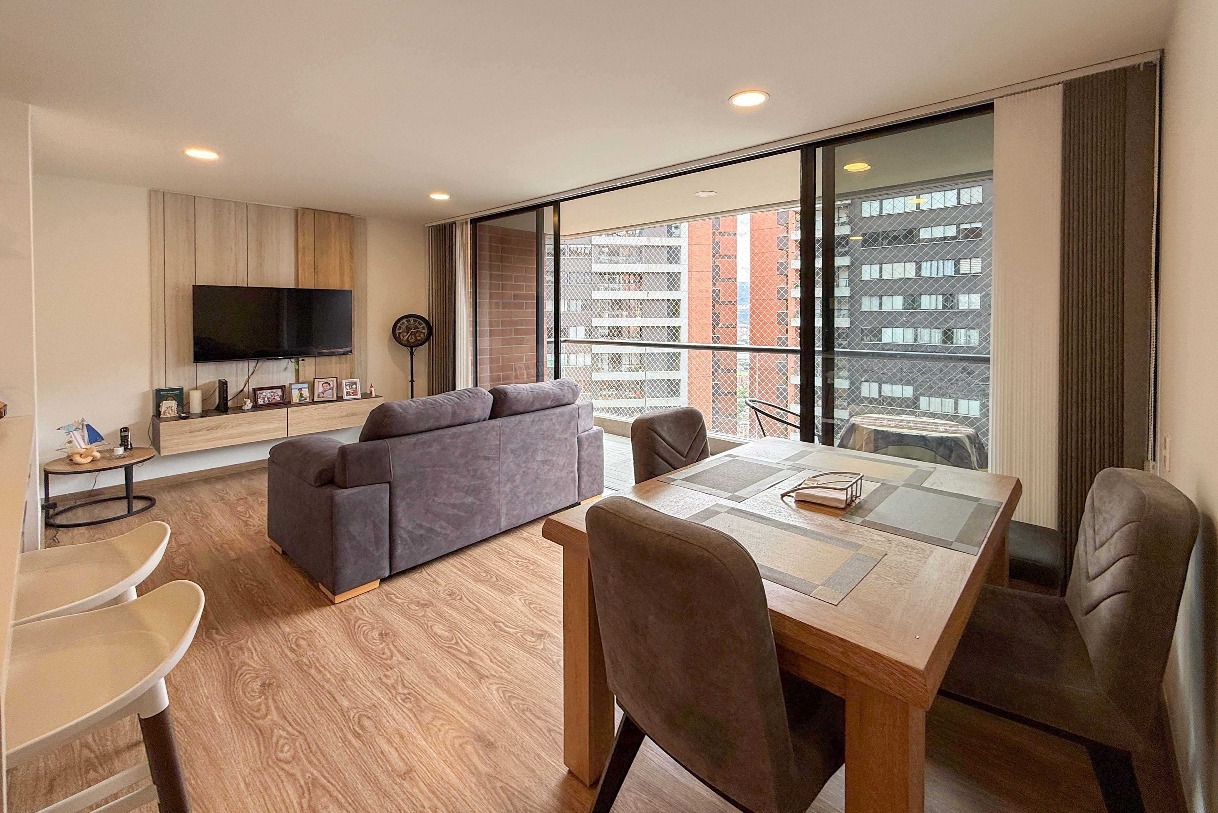 Apartamento con vista a la ciudad y clubhouse para venta en El Trianón, Envigado