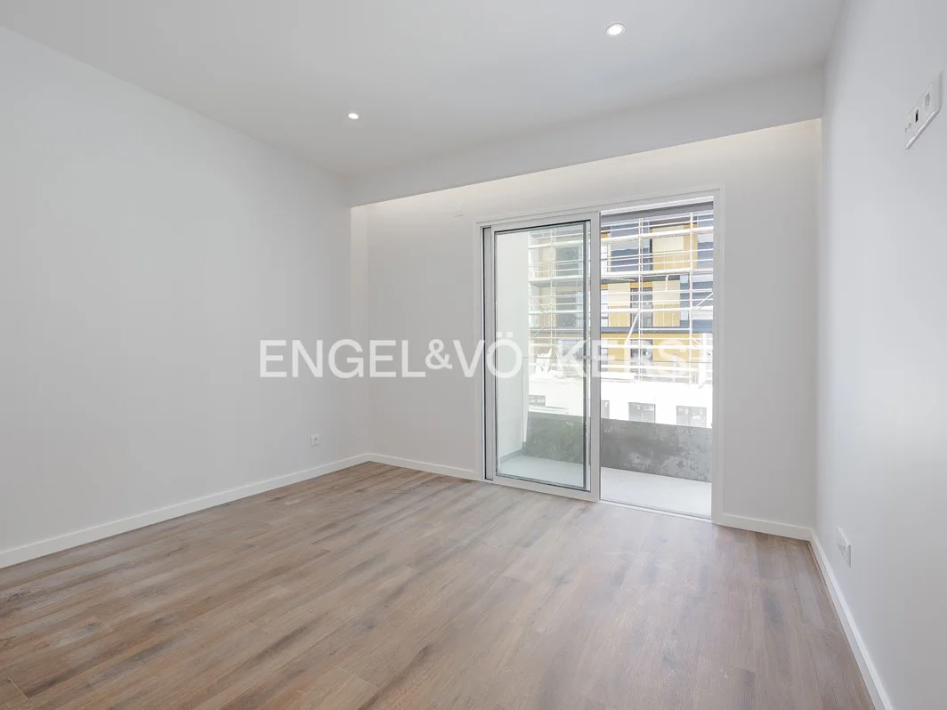New 3-bedroom apartment with View and Closed Garage