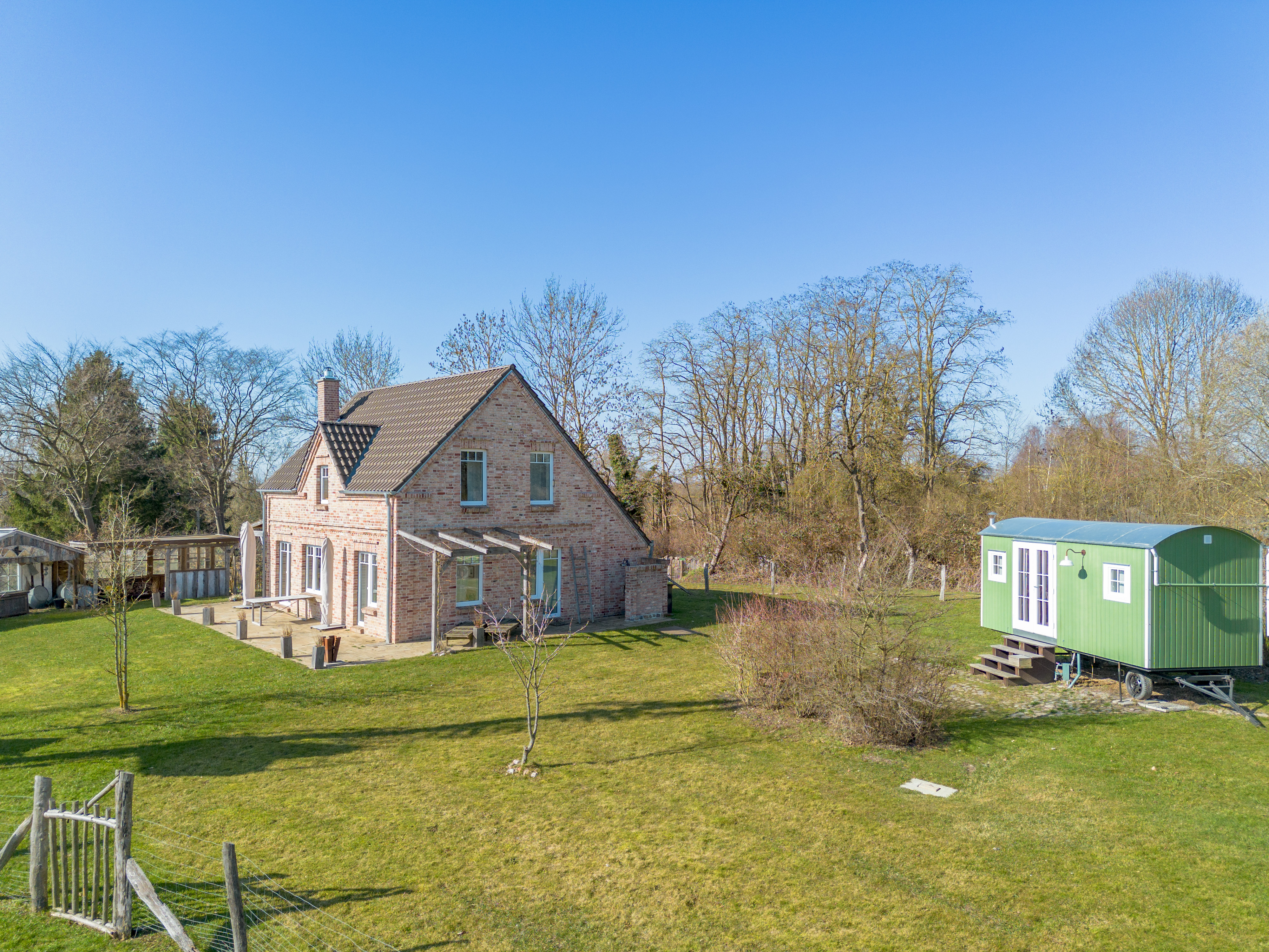 Modernes Einfamilienhaus auf 5.499 m² Naturgrundstück nahe des Schaalsees
