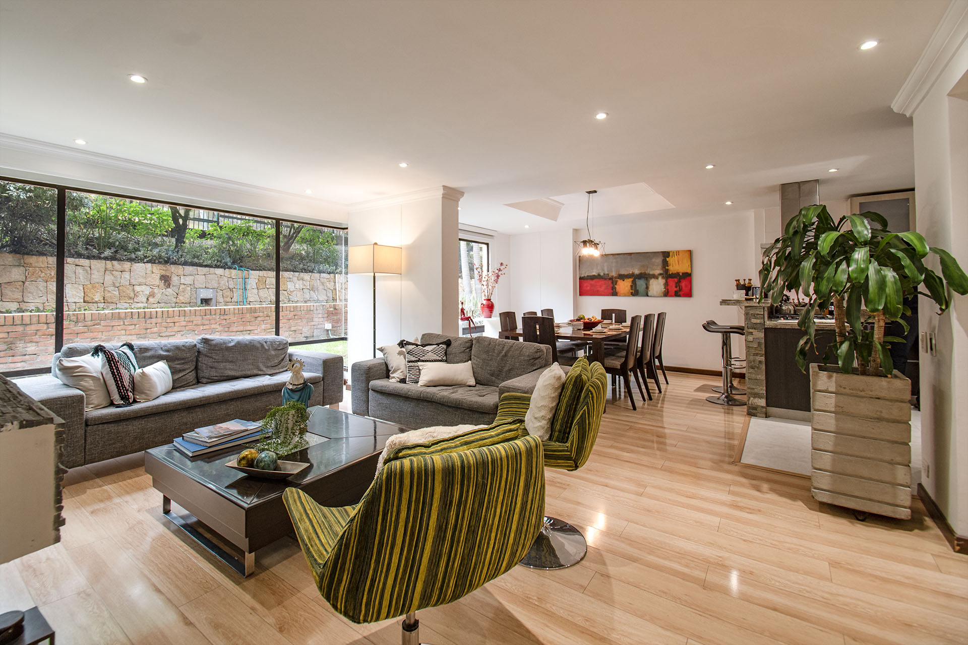 Apartamento con balcón en conjunto cerrado para venta en Cerros de Suba