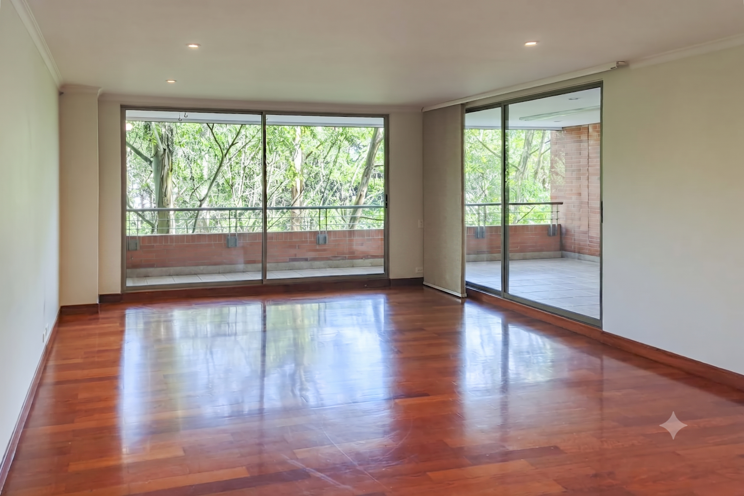 Apartamento con balcón y clubhouse  para arriendo en Los Balsos, El Poblado