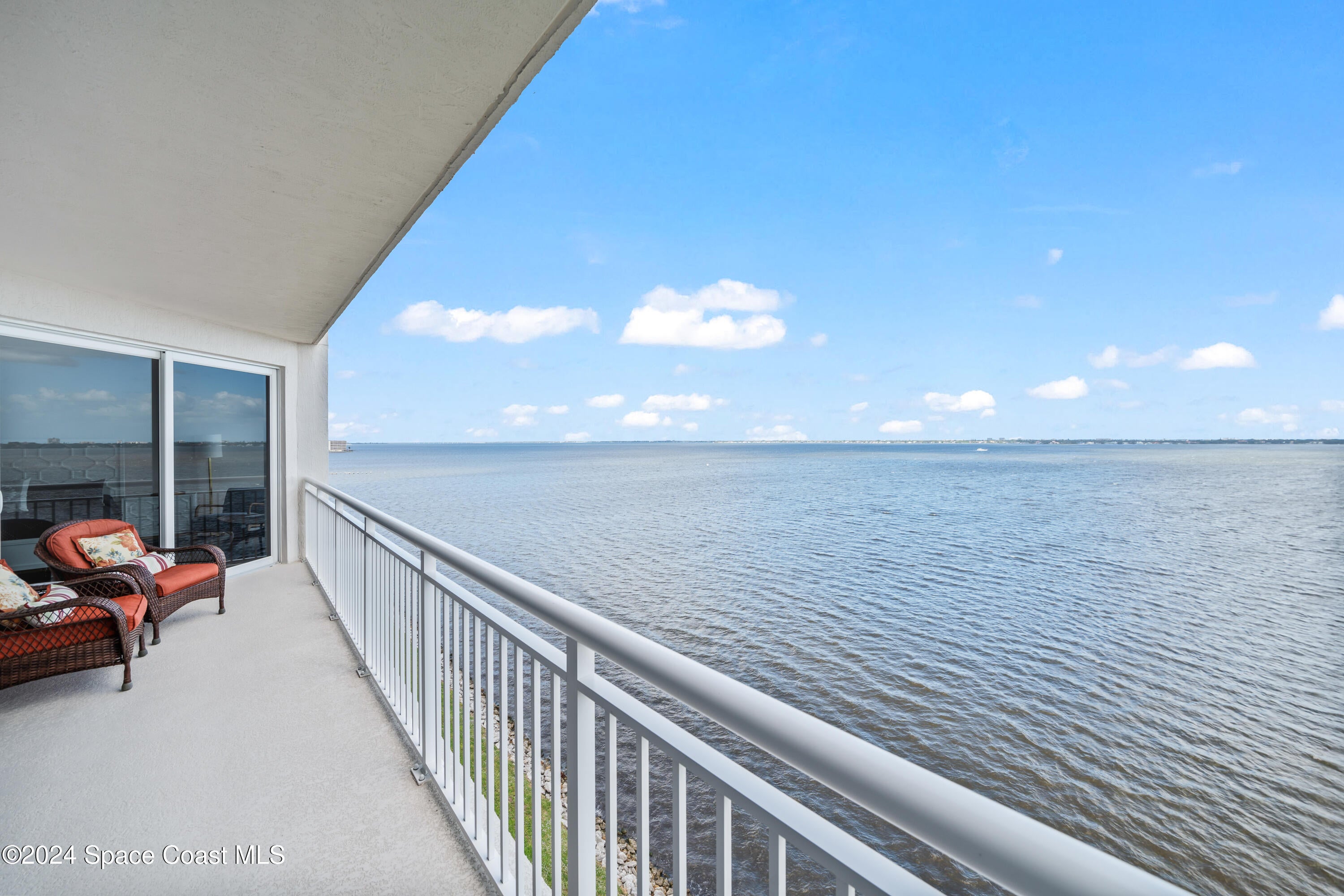 3BR Luxury Condo w/ Balcony Overlooking Indian River
