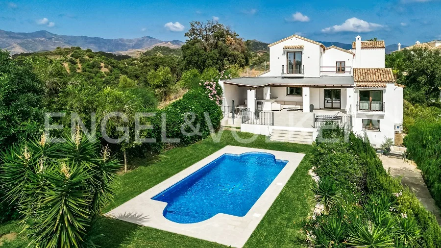 Andalusian modern gem with outstanding views