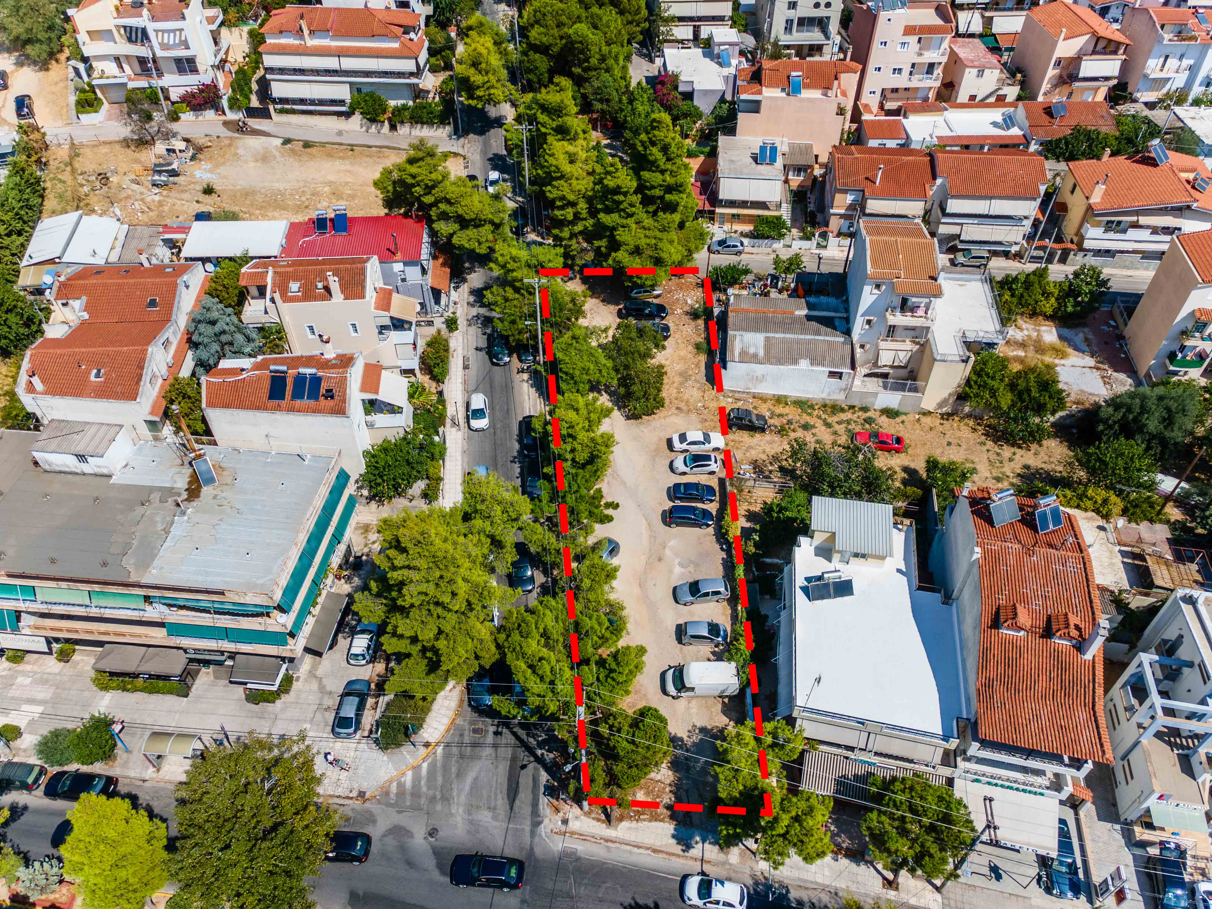 Corner plot with three street frontages in Herakleio