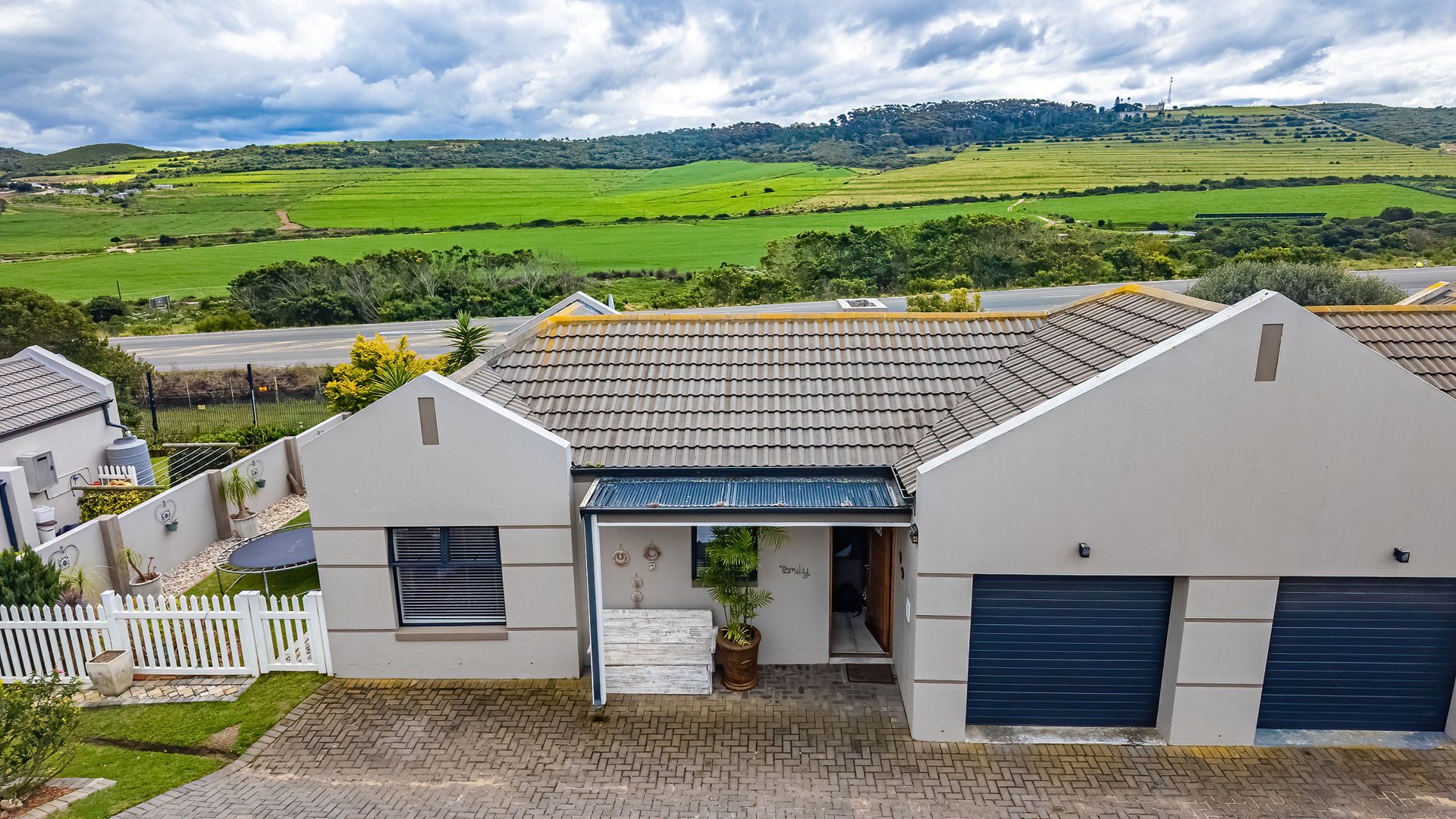 Modern 2-Bedroom En-Suite Gem in Secure Rheebok Village Estate
