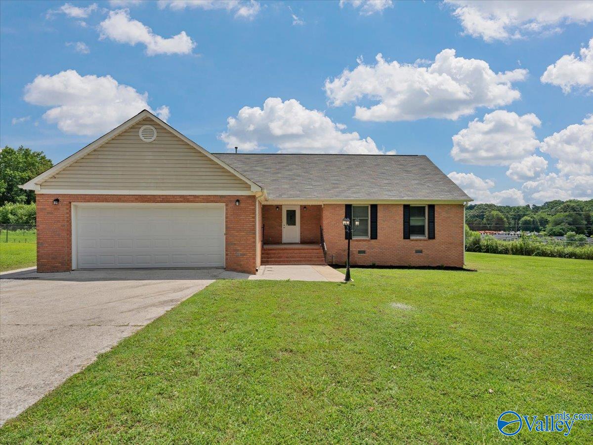 Charming 3 bedroom 2 bath home in Trinity