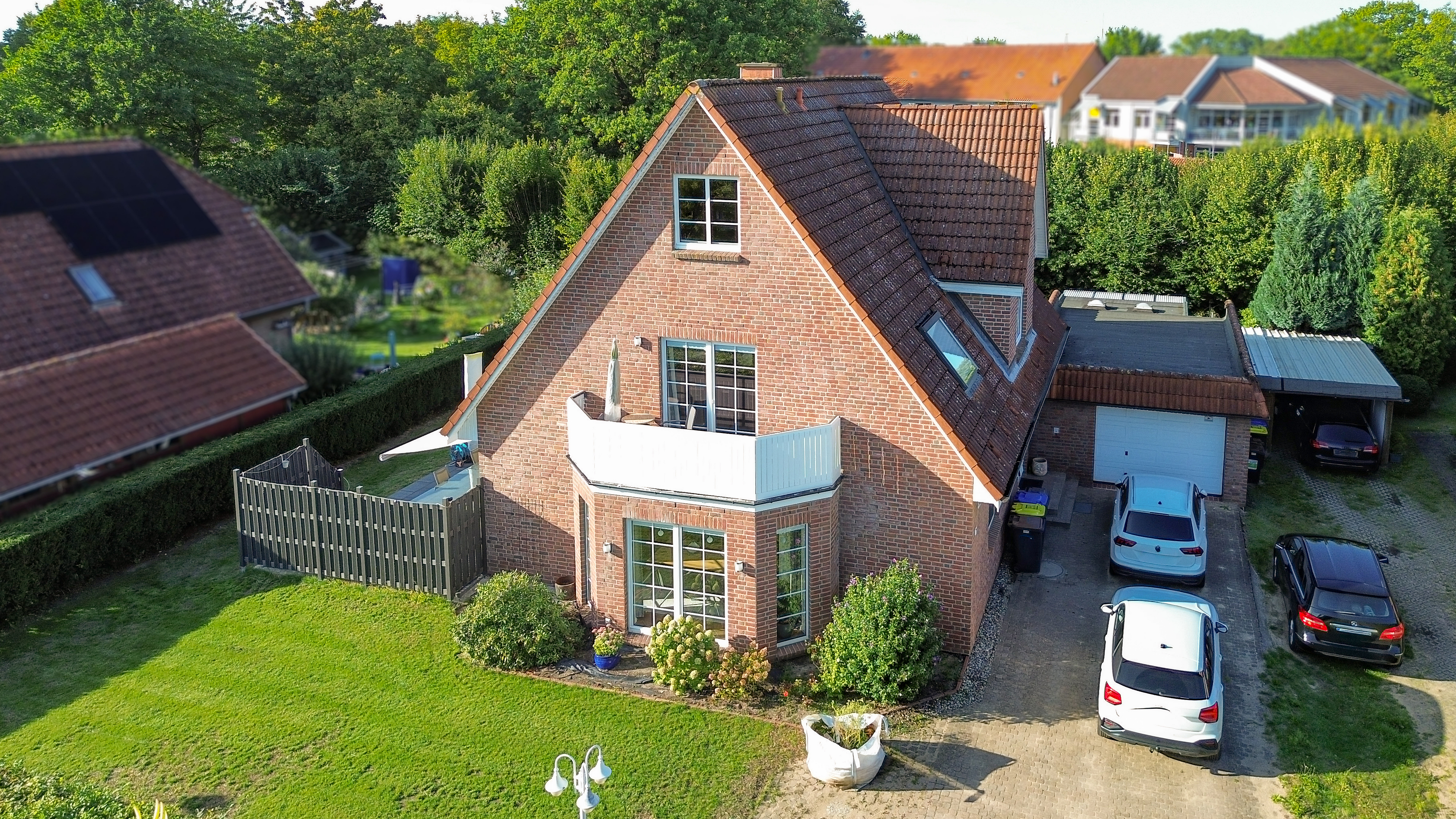 Viel Raum für Familie und Generationen: großzügiges Wohnhaus mit liebevoll angelegtem Garten