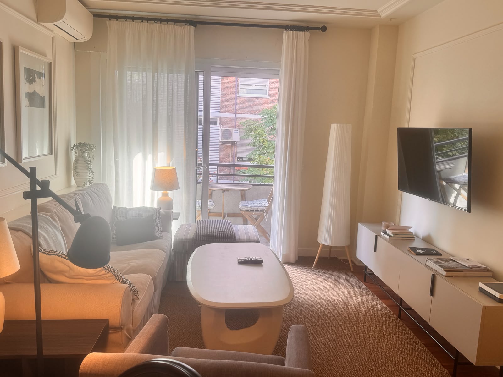 Elegance and comfort: exclusive, renovated, fully furnished home for seasonal rental