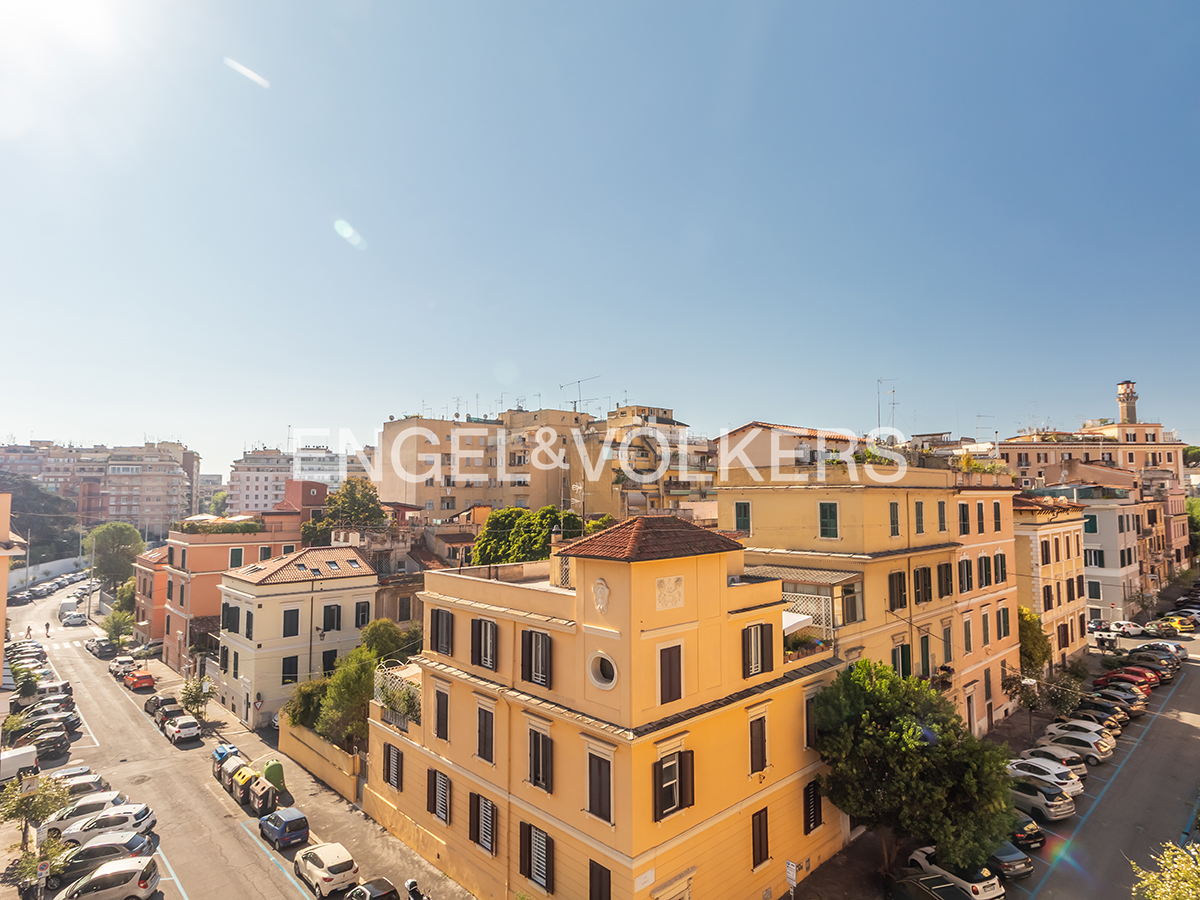 Penthouse with 100 sq m terrace: Rome, from a private perspective