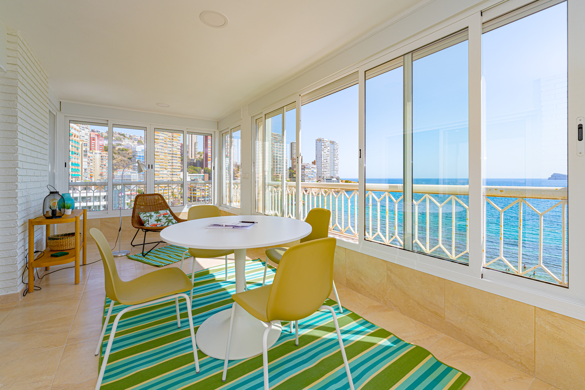 Fantastic renovated 3-bedroom apartment on the seafront
