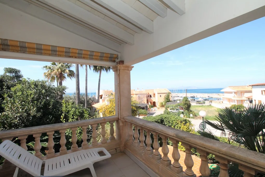 Detached house on the harbour with sea views in Colònia St. Pere