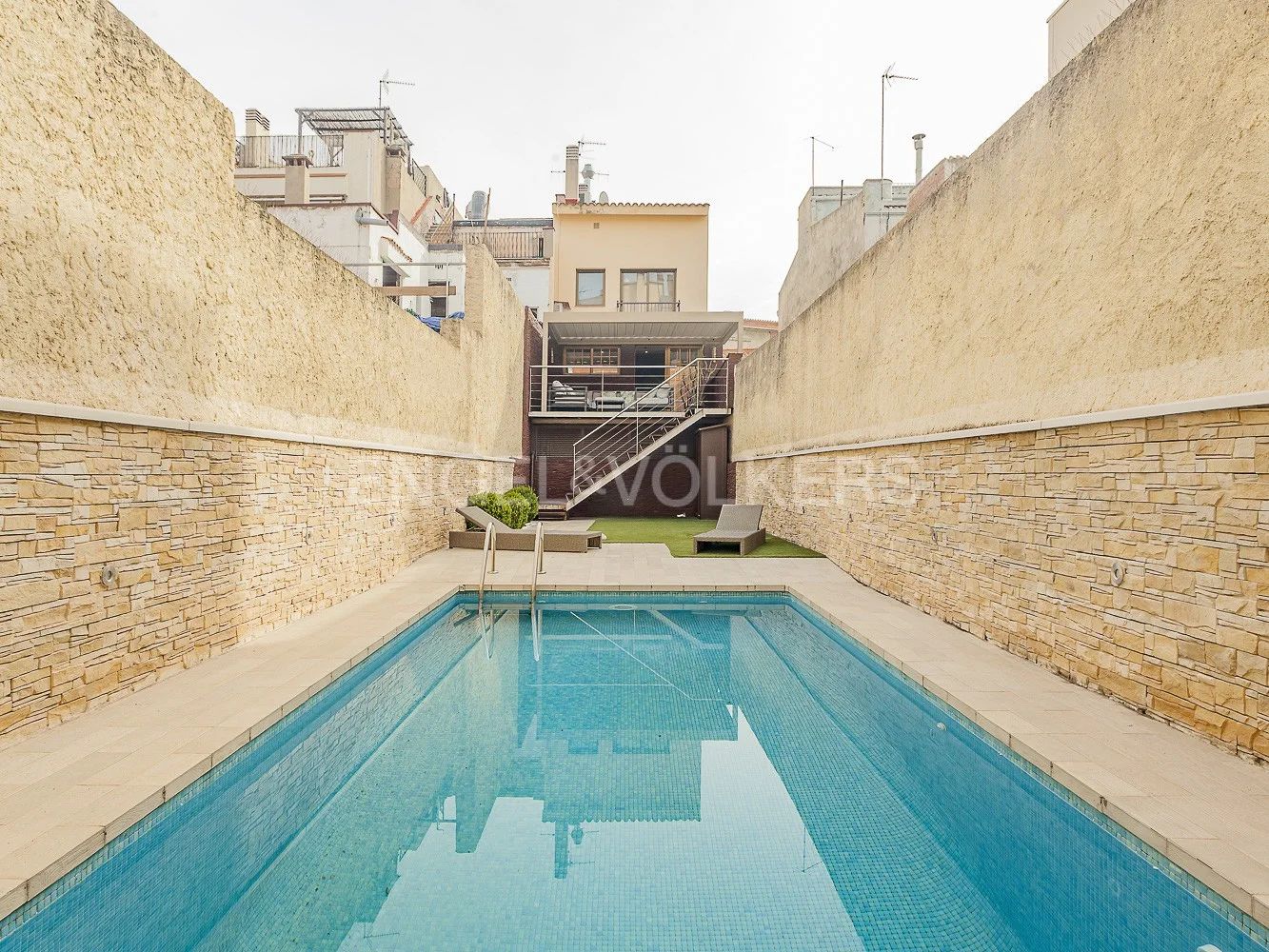 Spectacular flat with private pool in the centre of town