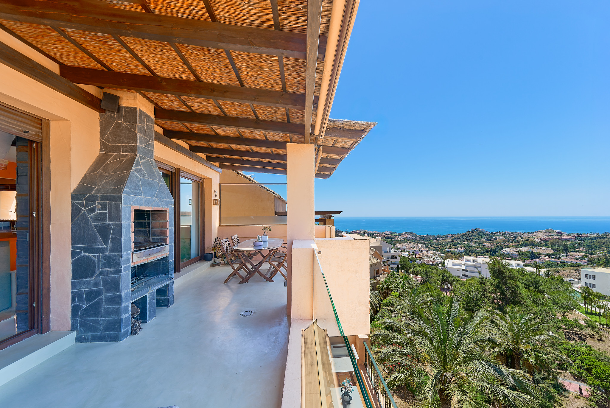 Ático dúplex con excepcionales vistas al mar y a la montaña