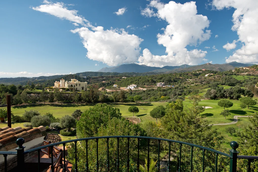 Exklusive Villa im Marbella Club Golf Resort mit Panoramablick