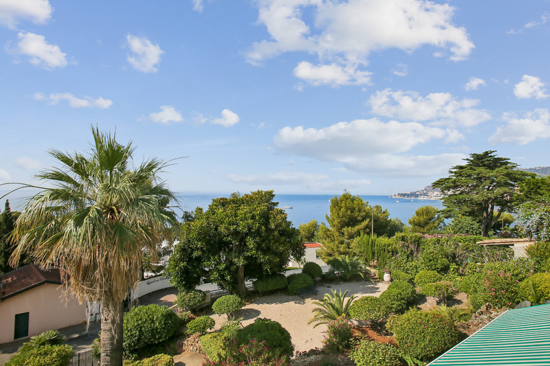 Apartment with sea view and the Principality of Monaco