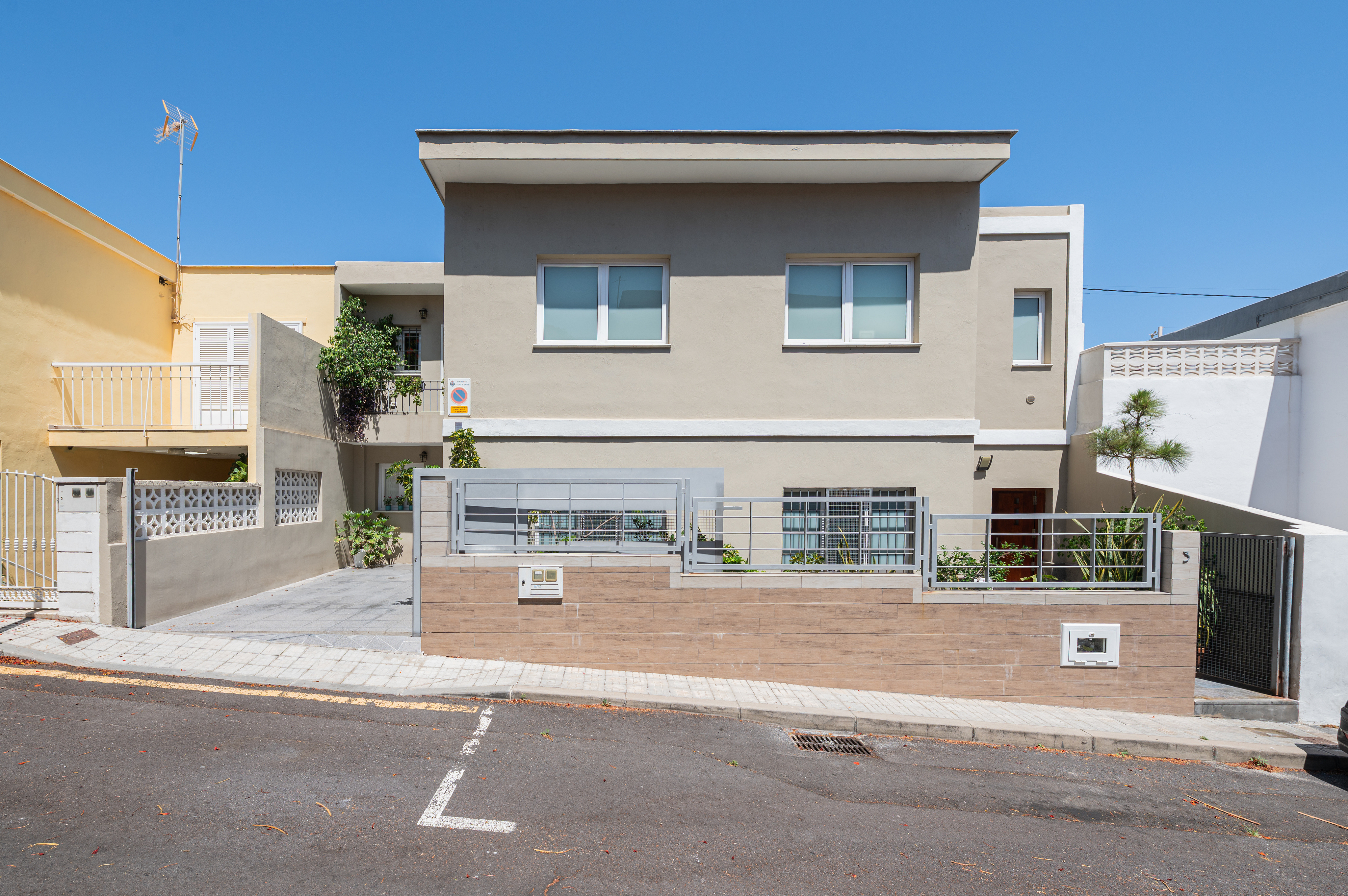 Charming semi-detached house in Vistabella