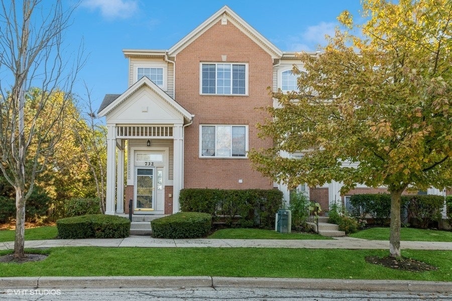Spacious Townhome near Downtown Des Plaines