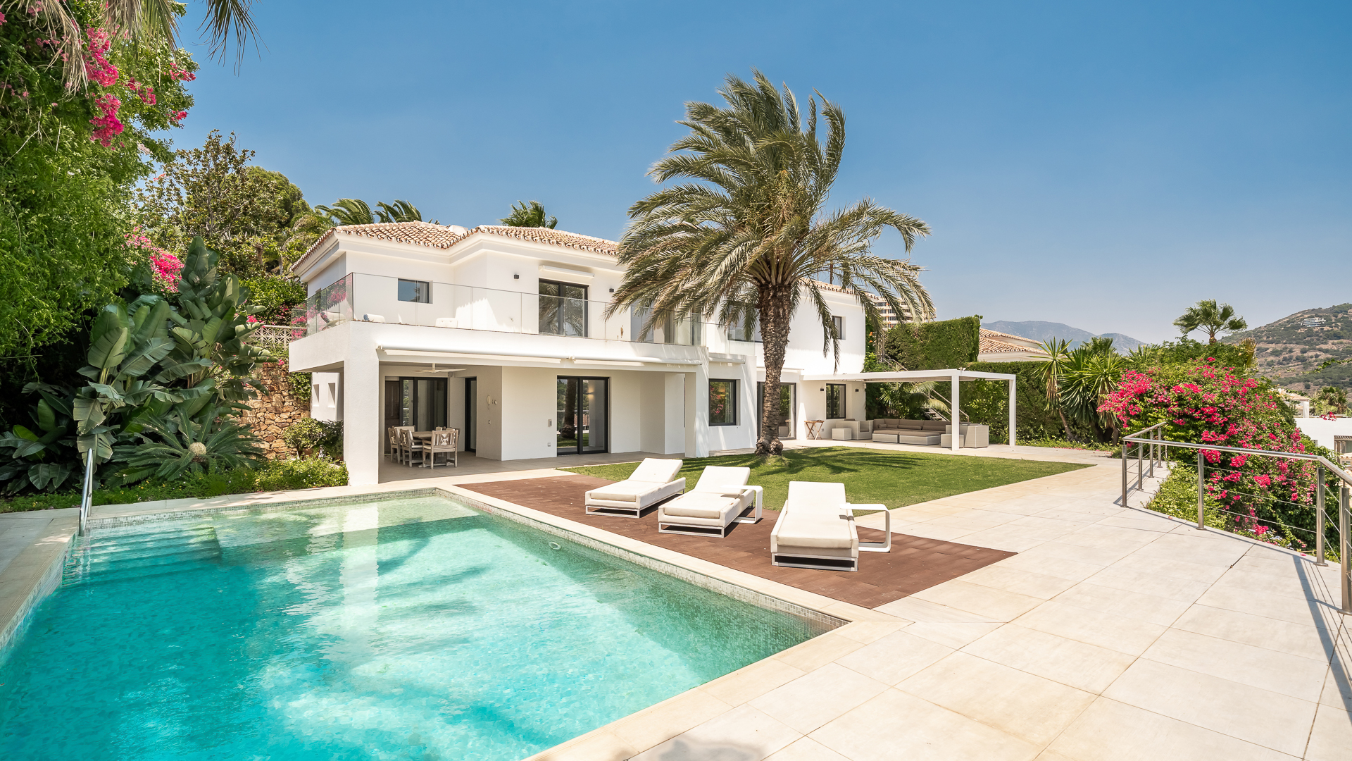 Mediterranean Villa with Private Lift, Pool and Panoramic Views in Rio Real