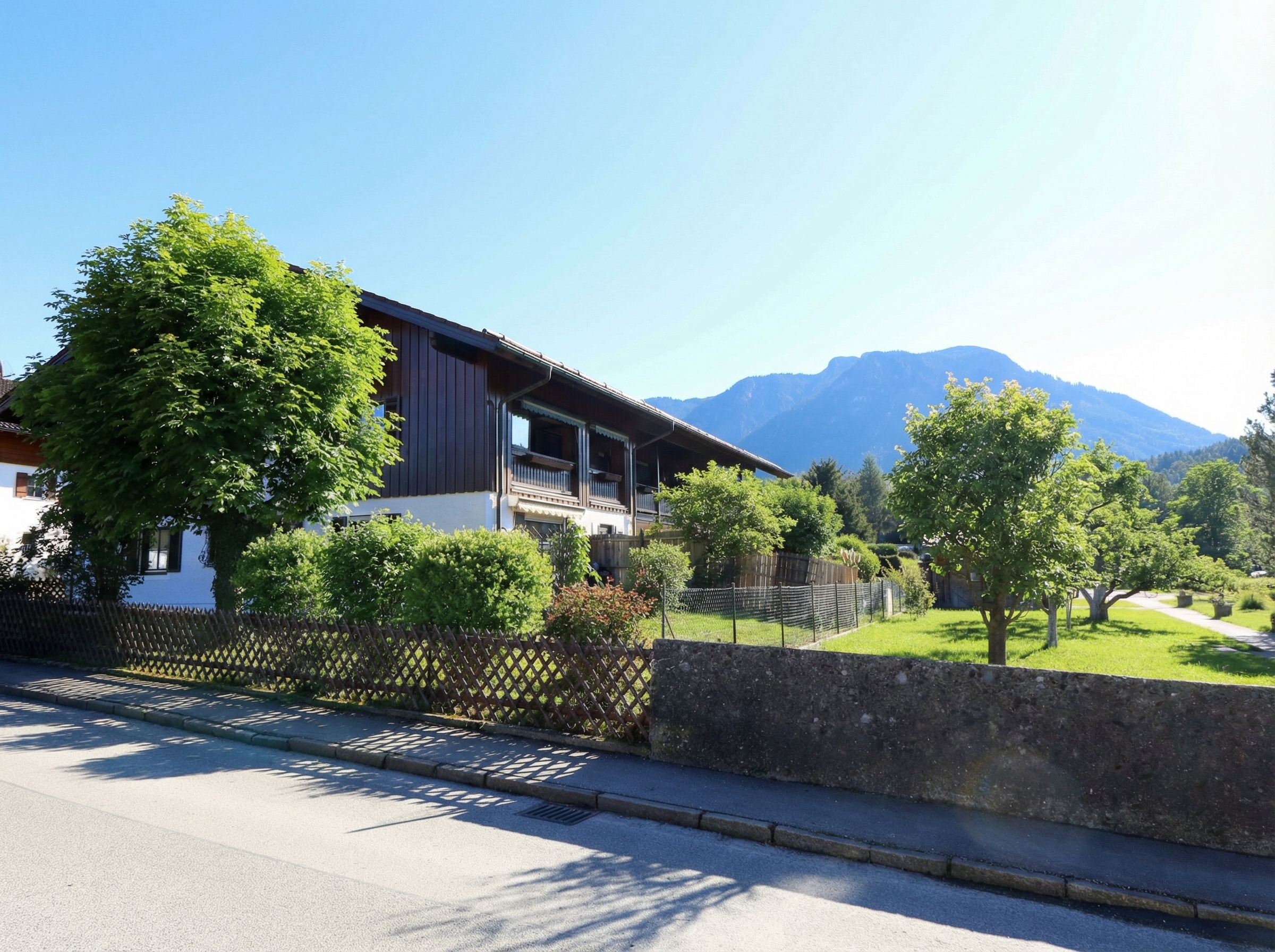Großzügige 3-Zimmer-Wohnung mit Loggia und Bergblick