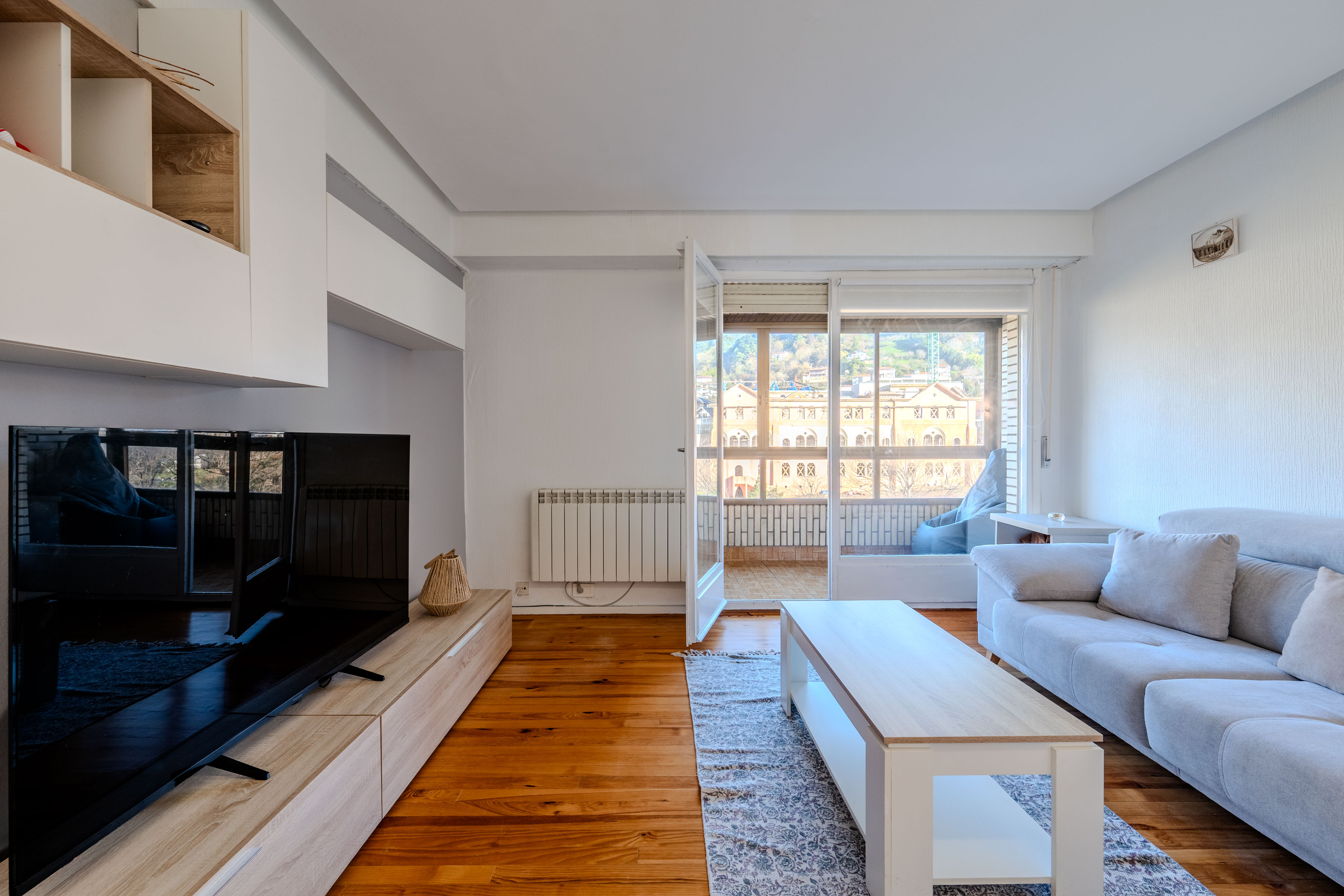 Apartment rental at Zubiaurre Pasealekua, Intxaurrondo