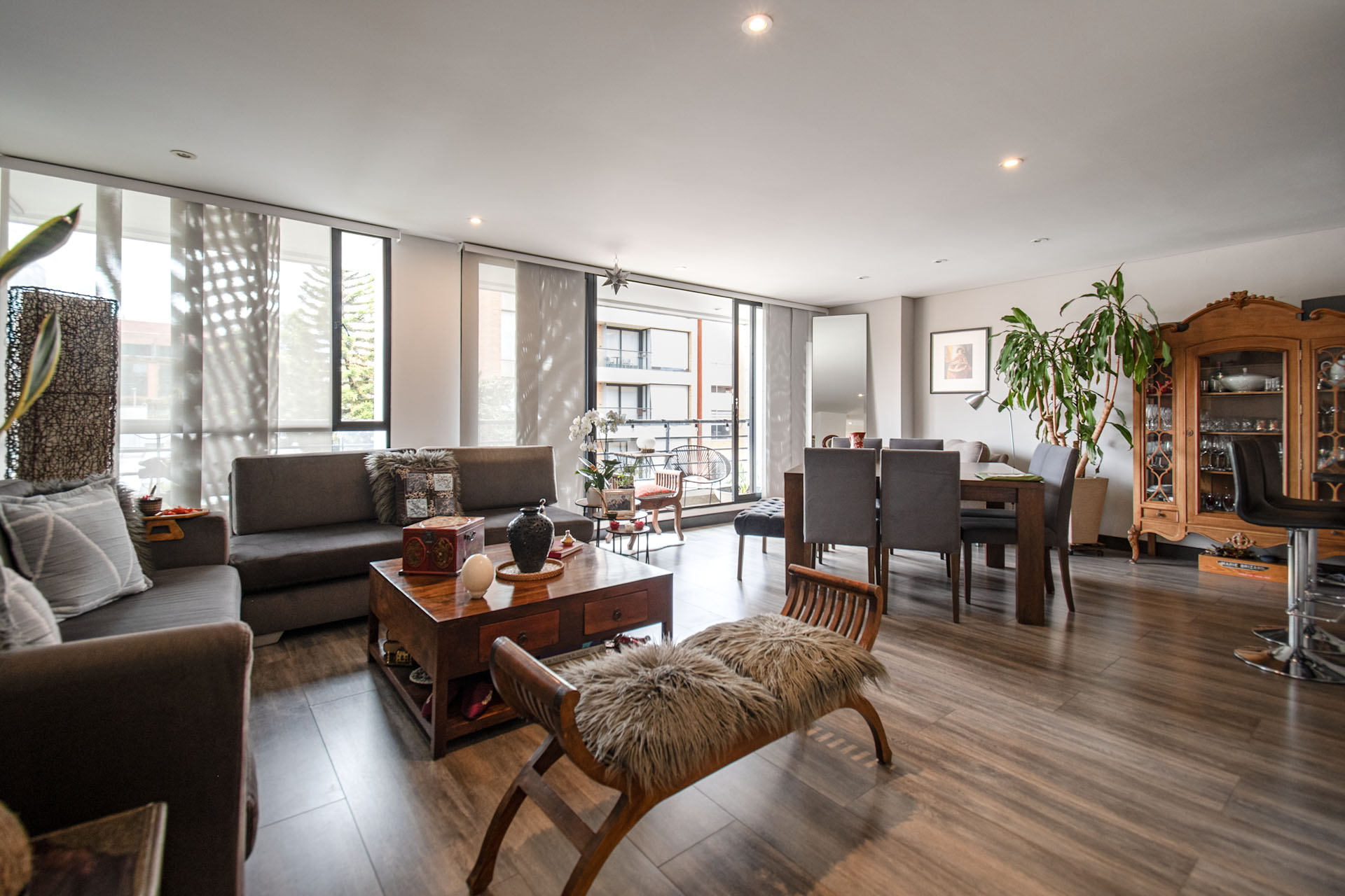 Apartamento moderno con balcón para venta en Santa Bibiana