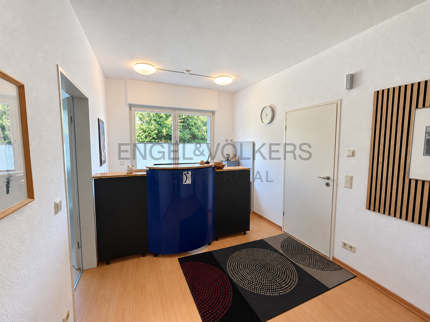 Attraktive Büro- /Gewerbefläche im Erdgeschoss zu vermieten!