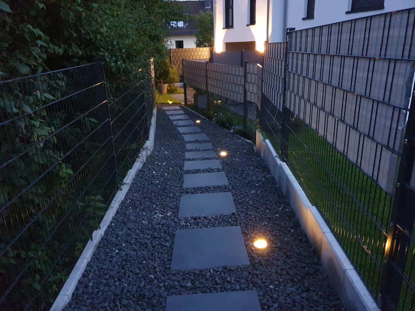 Toplage und Nähe zur Frankfurt International School: Modernes, gut durchdachtes Einfamilienhaus mit großem Garten! - Photo 5