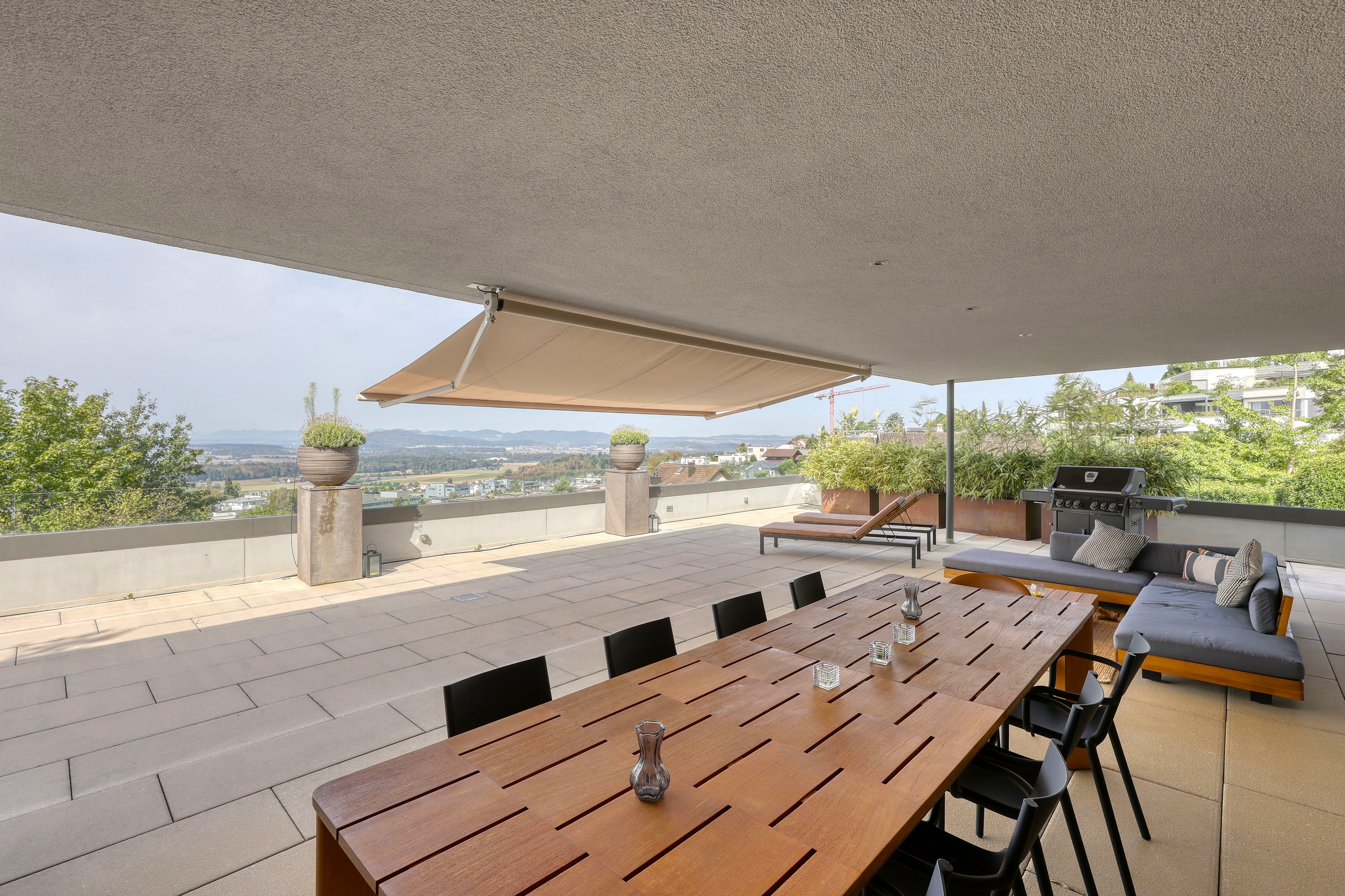 Panorama & «Modern Living»