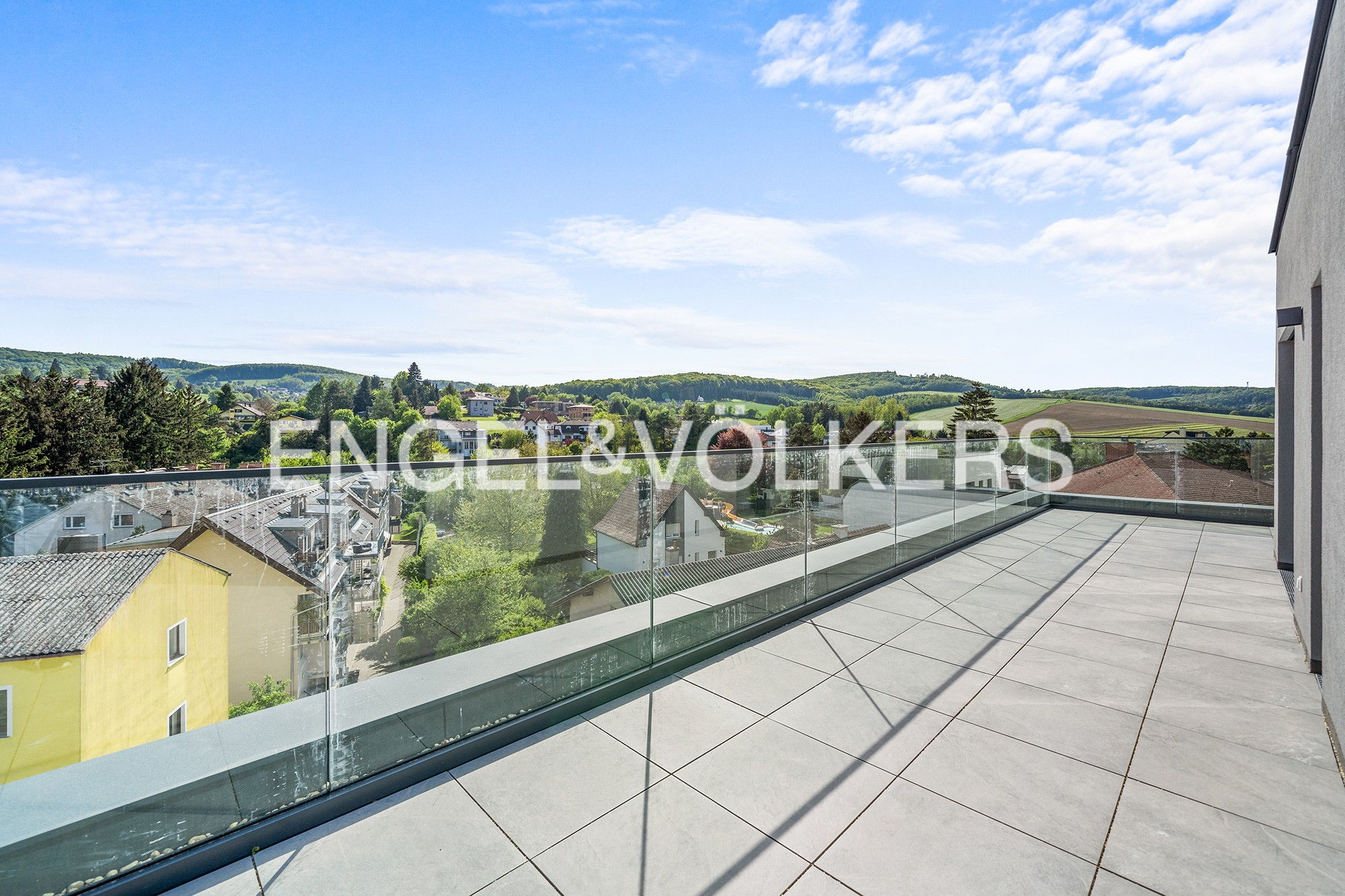 Erstbezug: Top Dachgeschosswohnung mit ca. 66 m² Dachterrasse