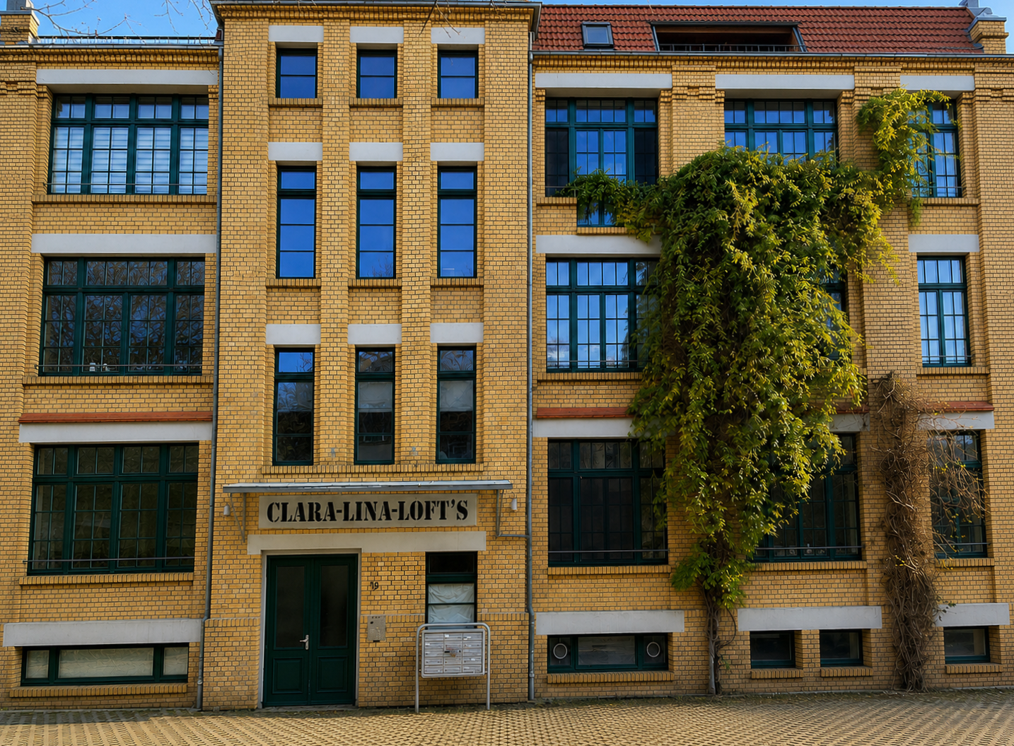 Moderne Loftwohnung im ruhigen Hinterhaus mit Balkon & Stellplatz