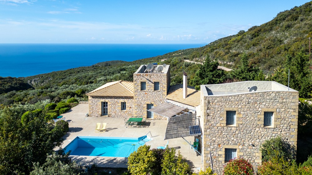 Exklusives Refugium in Kardamyli mit Pool, Meerblick, sieben Schlafzimmern und mediterranem Luxus nahe Küste und Taygetos-Gebirge