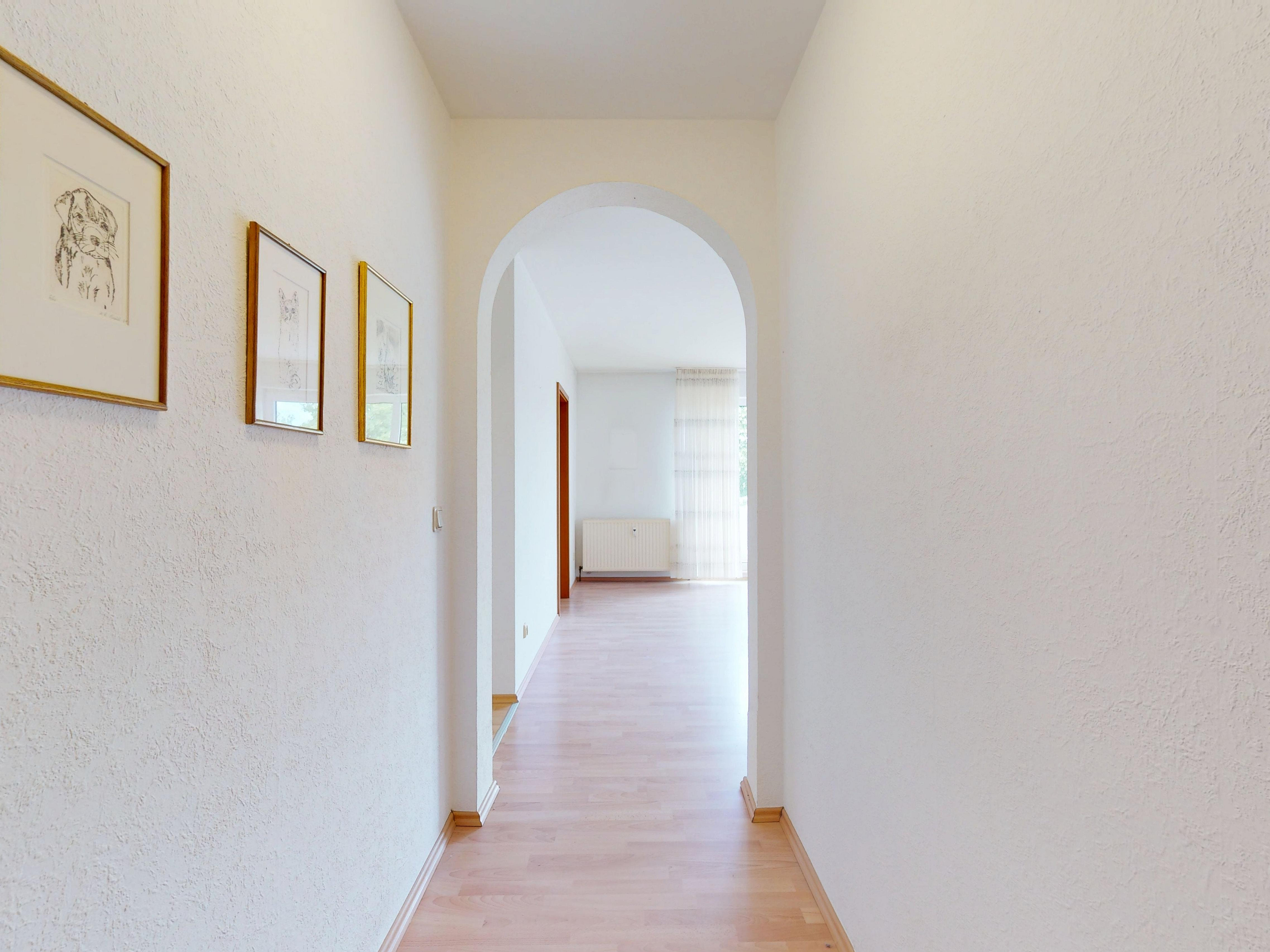 Balkon, Stellplatz, gepflegte 2 Zi. ETW in kleiner Wohneinheit