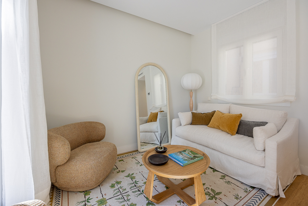 Apartamento reformado con tres balcones en calle Claudio Coello.