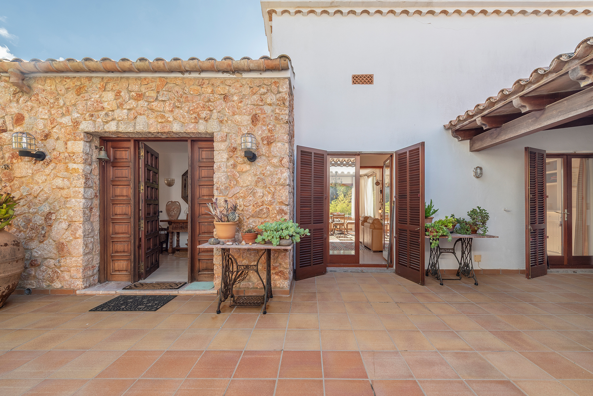 Villa auténtica mallorquina en Cala Sant Vicenç: tranquilidad, privacidad y gran potencial
